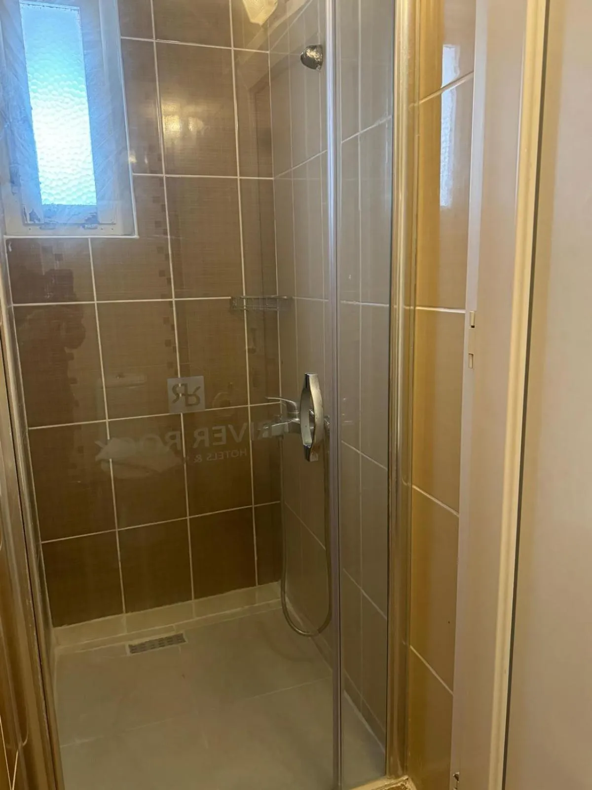 Shower in Olimpos Beach Hotel by RRH&R