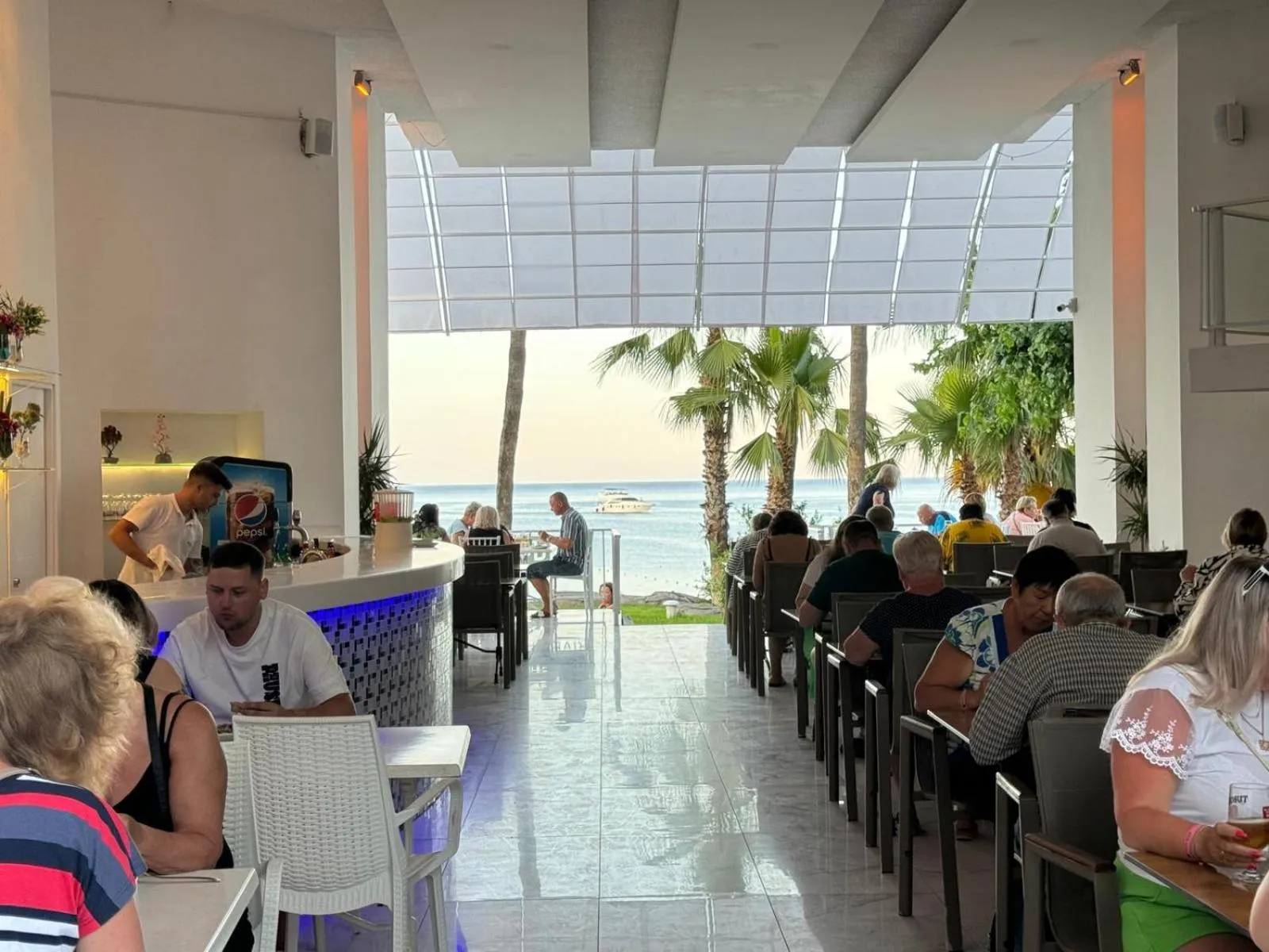 Restaurant/places to eat in Olimpos Beach Hotel by RRH&R