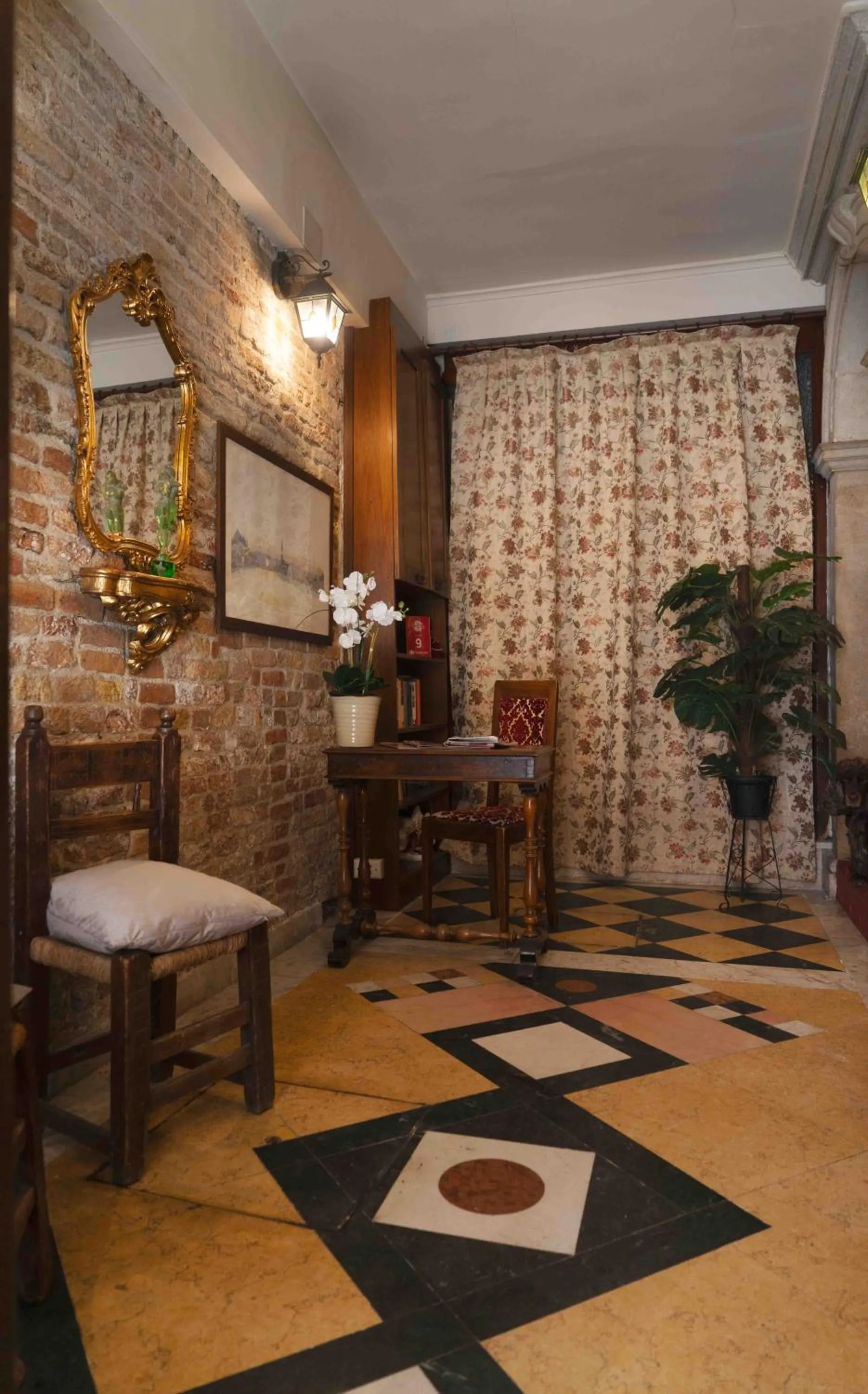 Facade/entrance in Ca' Morosini