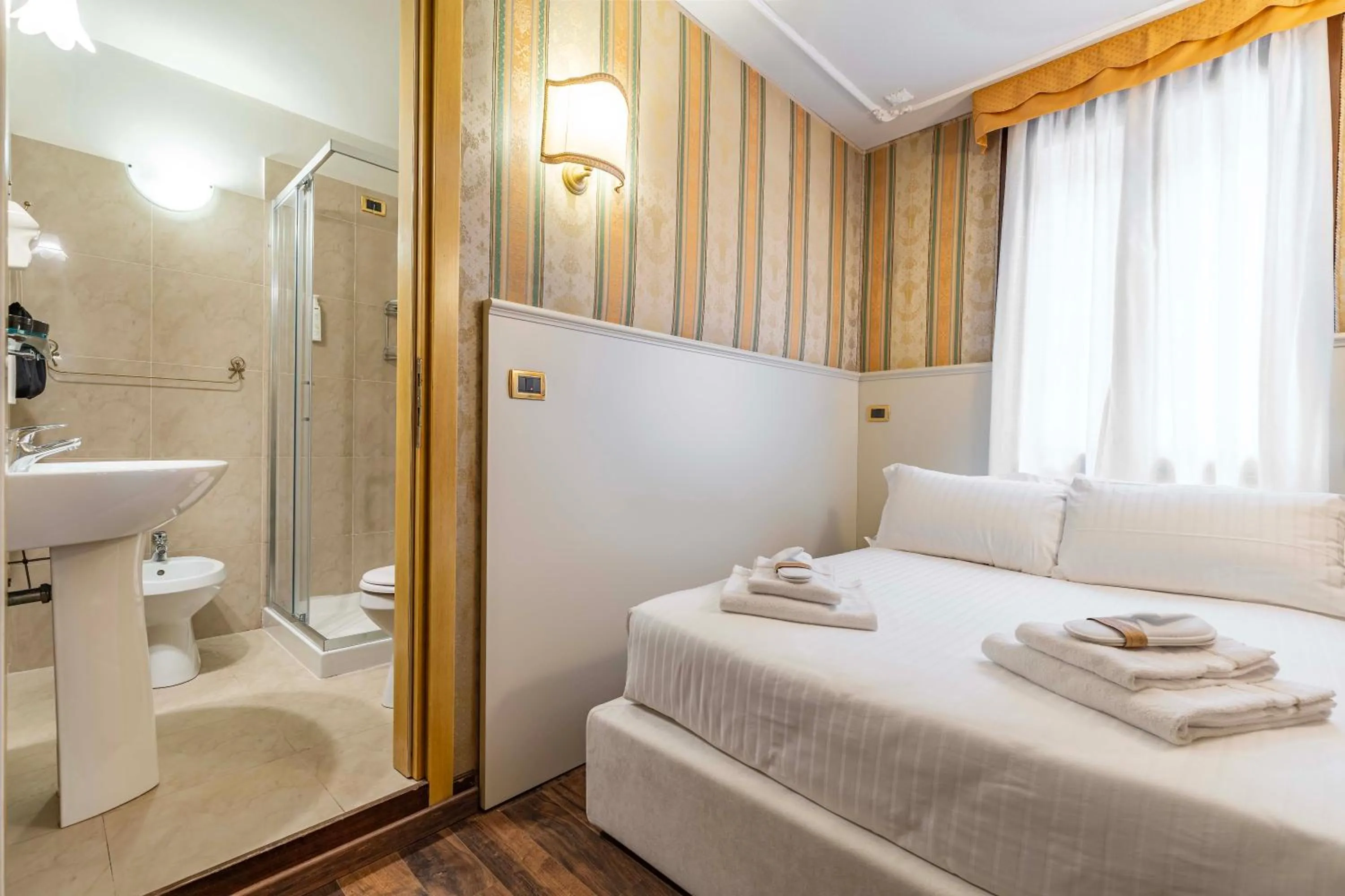 Bathroom, Bed in Ca' Morosini