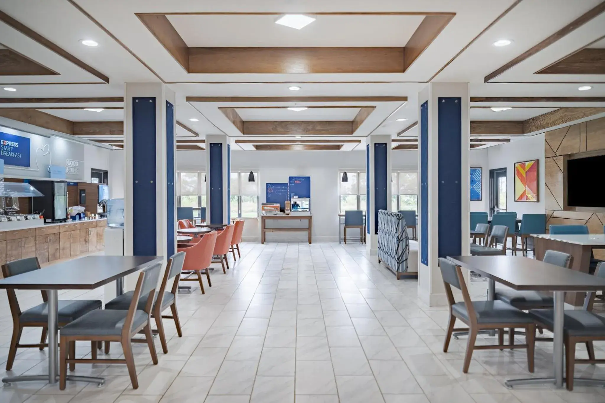 Breakfast in Holiday Inn Express Pratt by IHG Breakfast in Holiday Inn Express Pratt by IHG