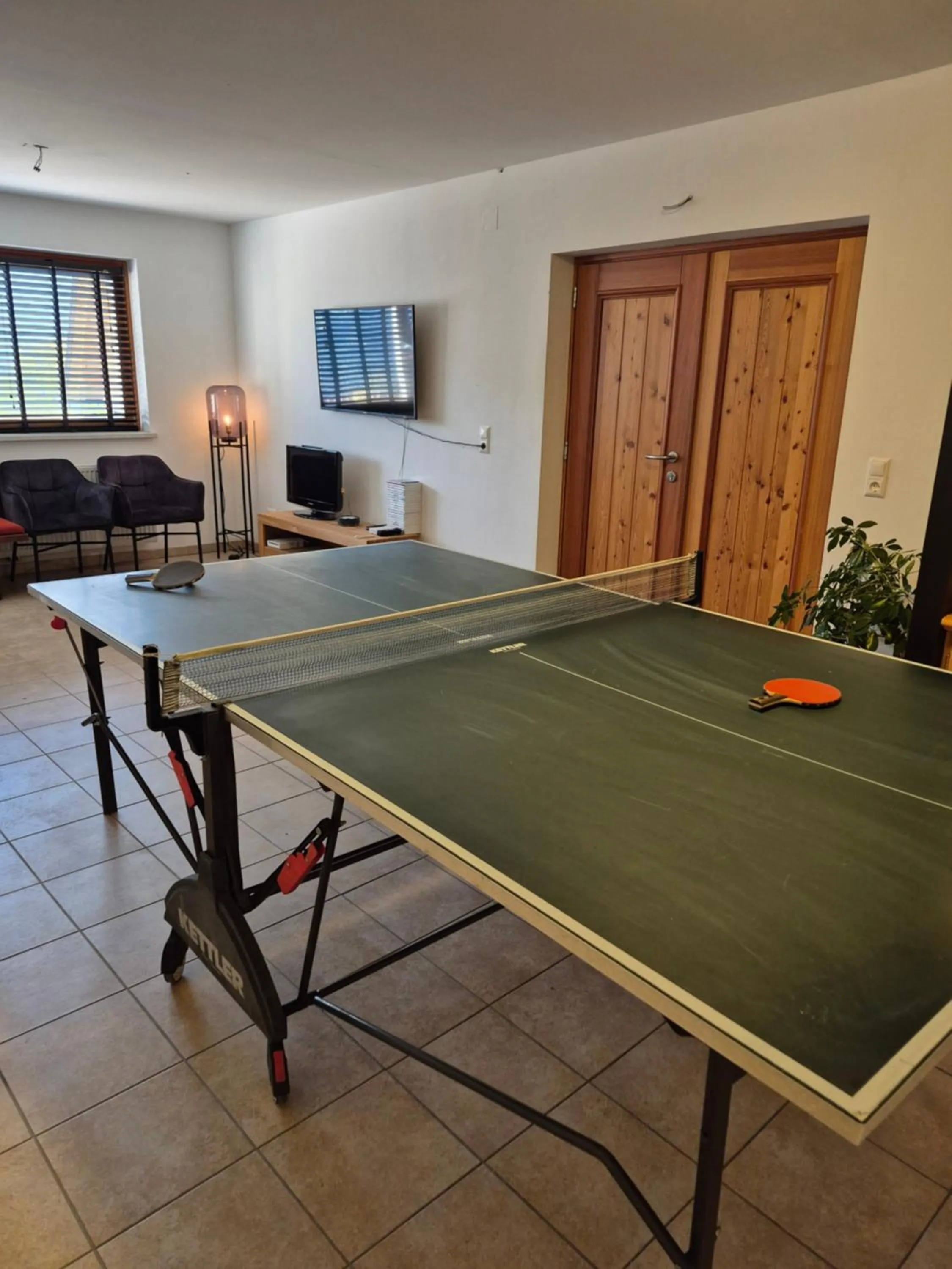 Communal lounge/ TV room in Hotel Restaurant Raunig