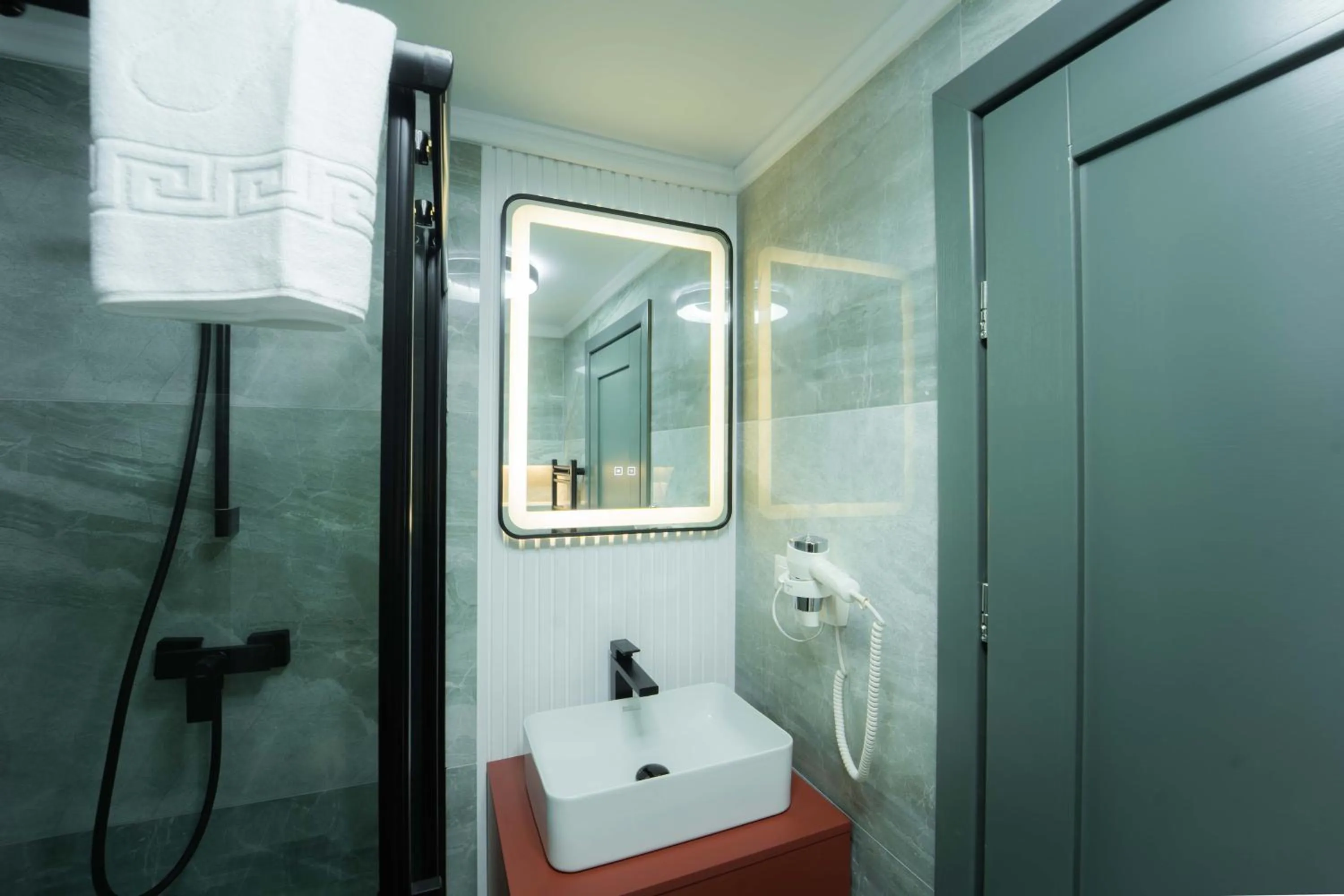 Shower in Hotel Zamca Suceava