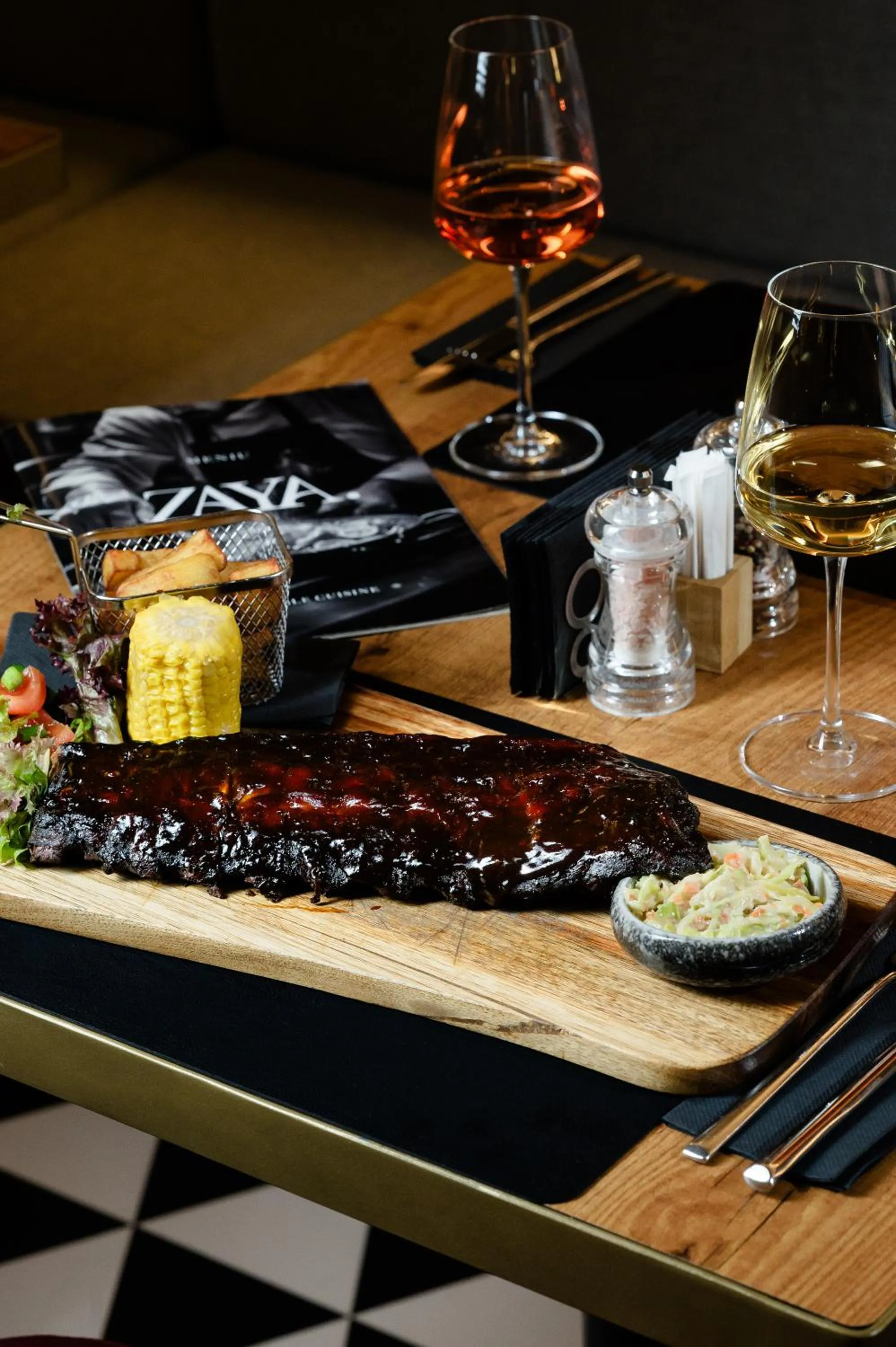 Restaurant/places to eat in Hotel Zamca Suceava