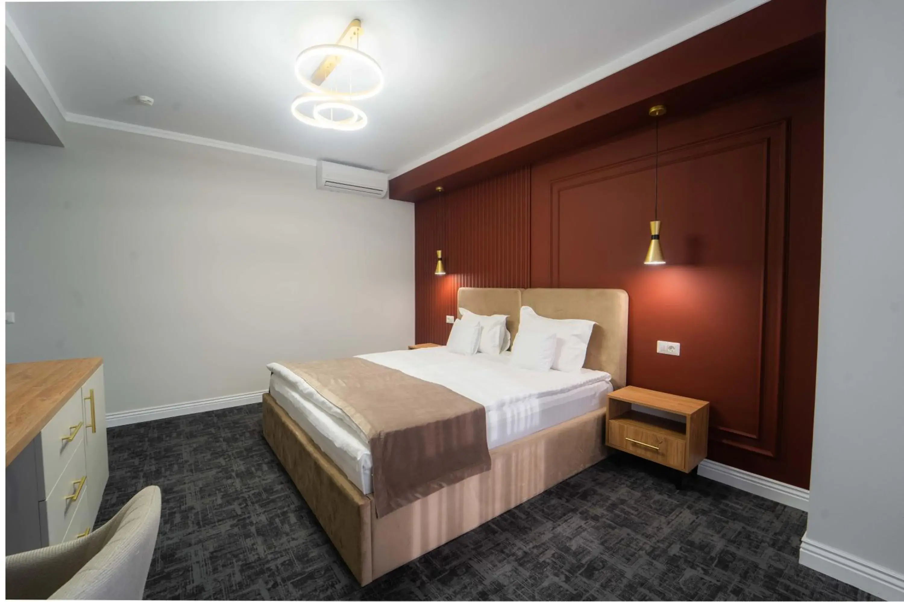 Deluxe Double Room with Bath in Hotel Zamca Suceava Deluxe Double Room with Bath in Hotel Zamca Suceava