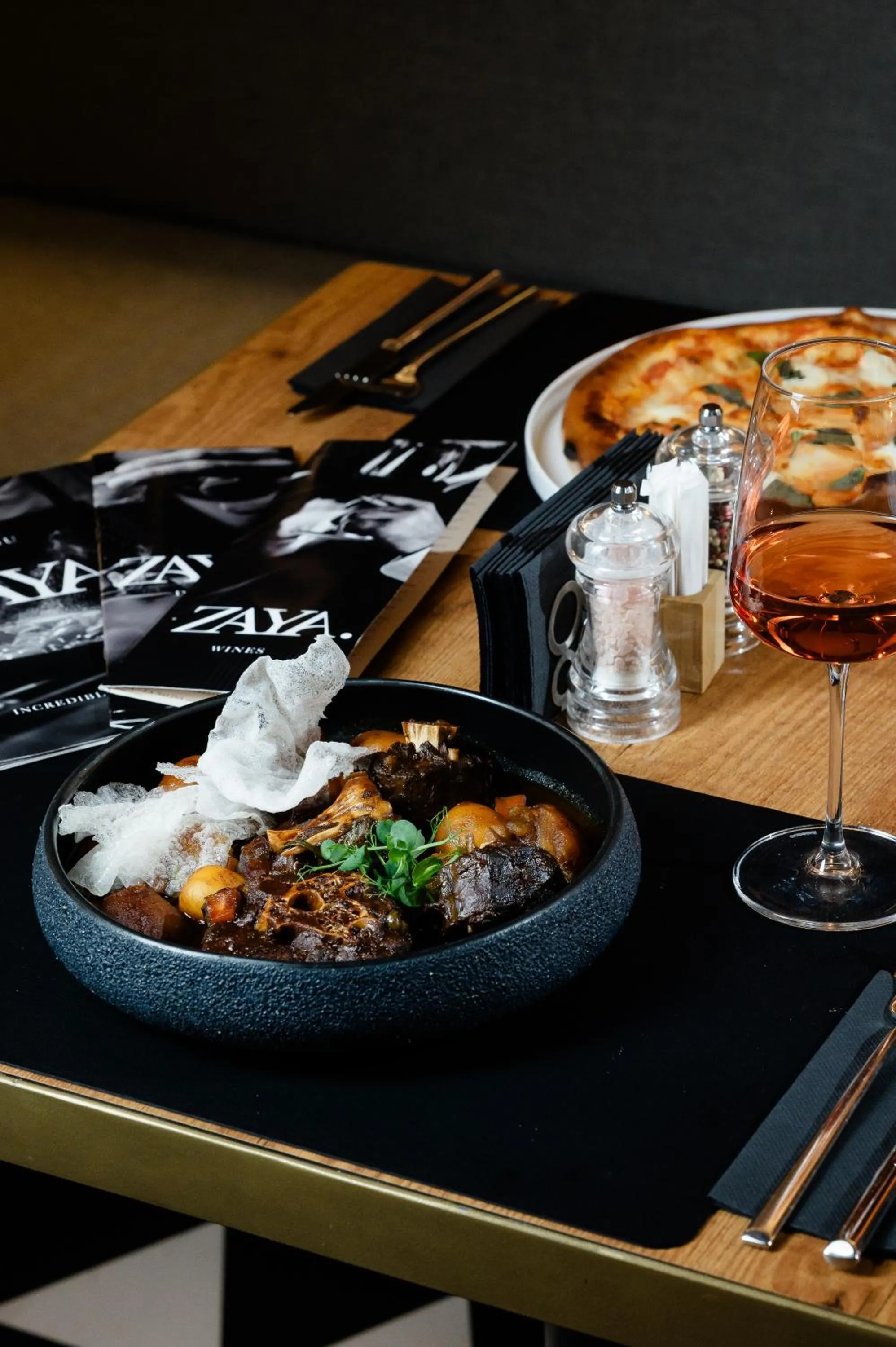 Restaurant/places to eat in Hotel Zamca Suceava