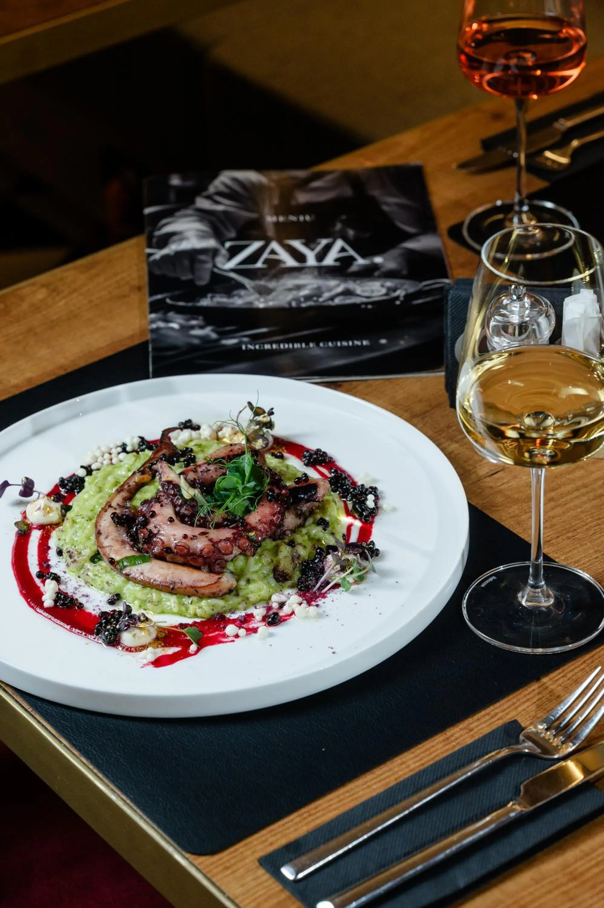 Restaurant/places to eat in Hotel Zamca Suceava