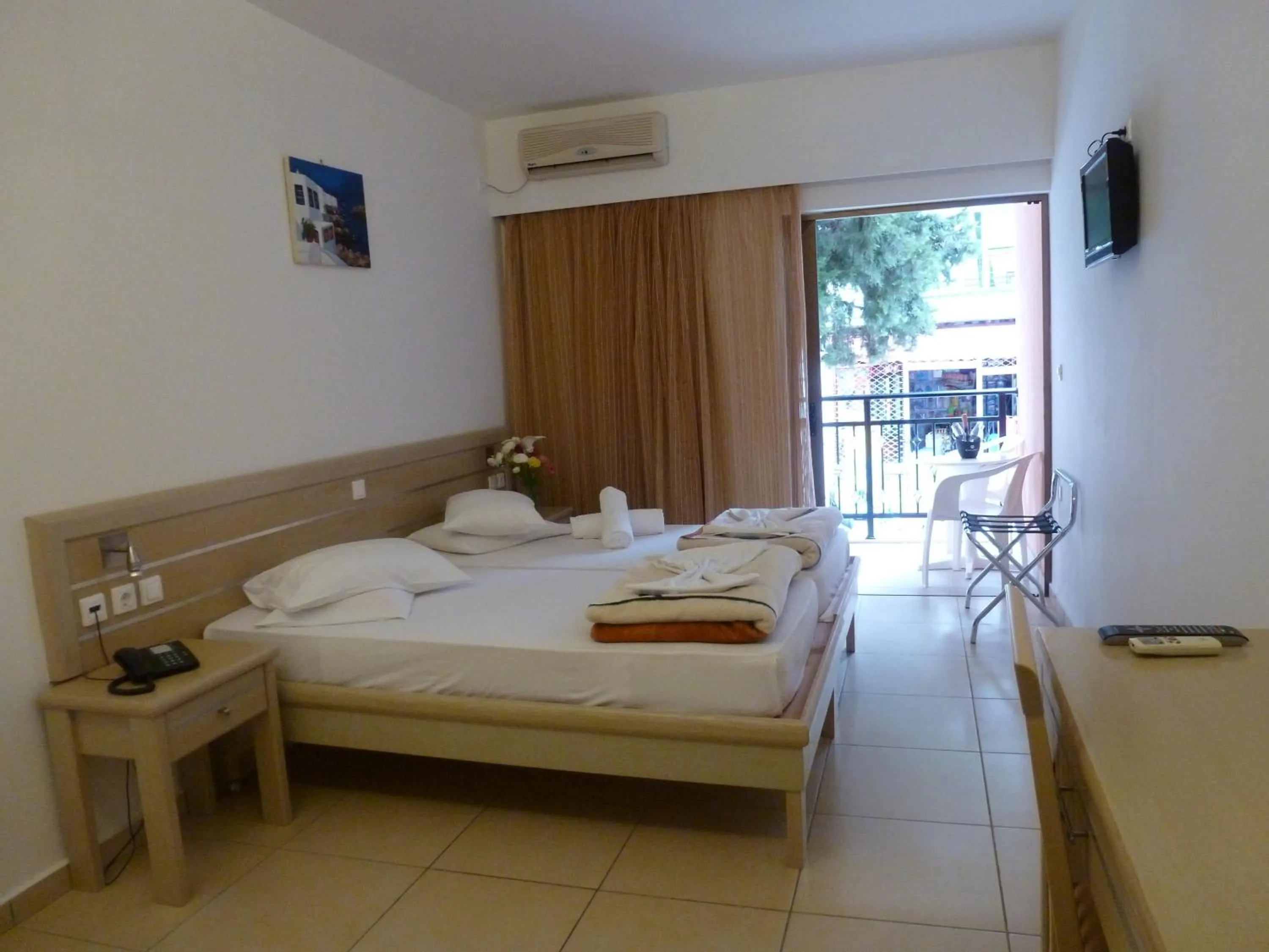 Photo of the whole room, Bed in Plaza Hotel