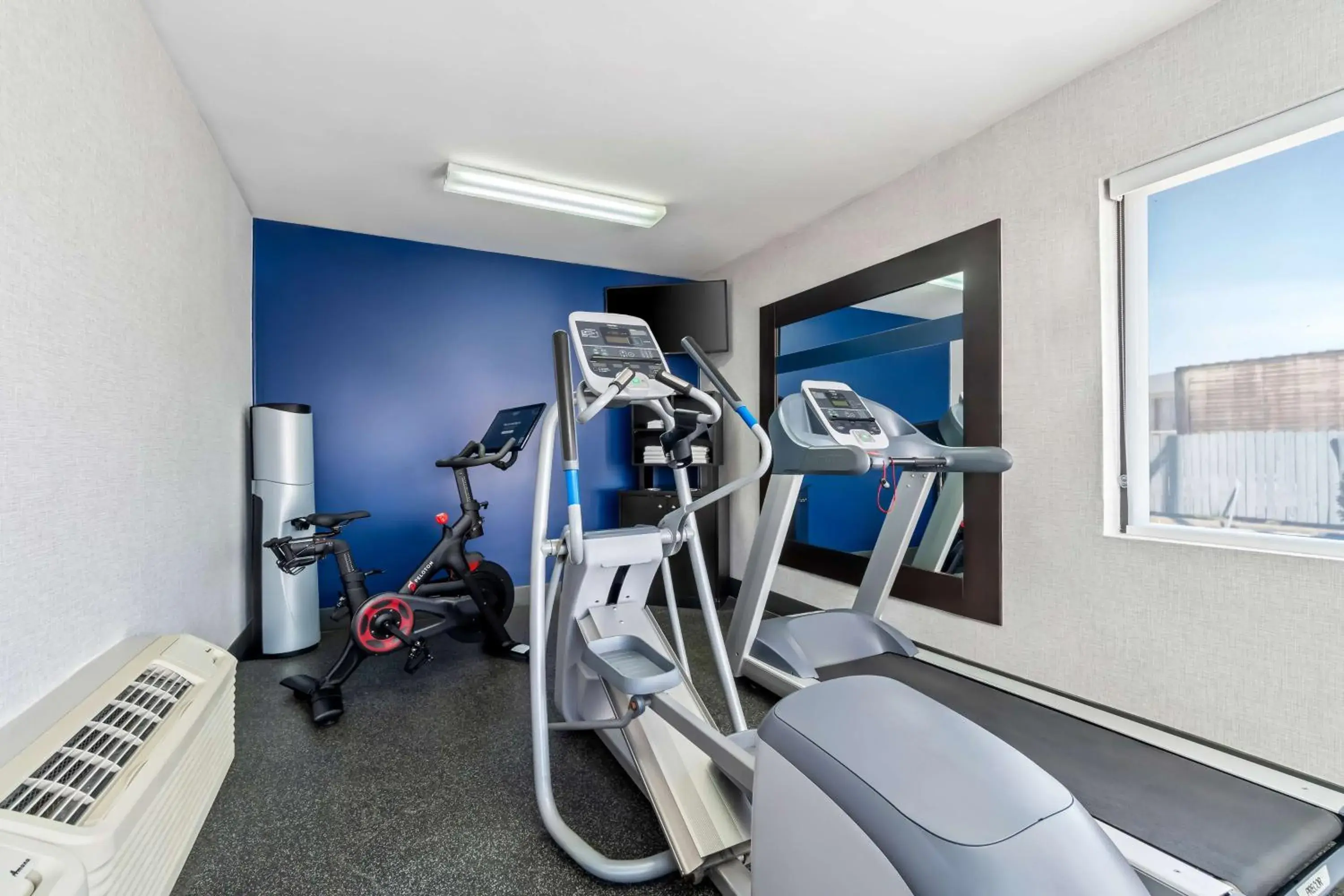 Fitness centre/facilities in Hampton Inn Jonesboro Fitness centre/facilities in Hampton Inn Jonesboro