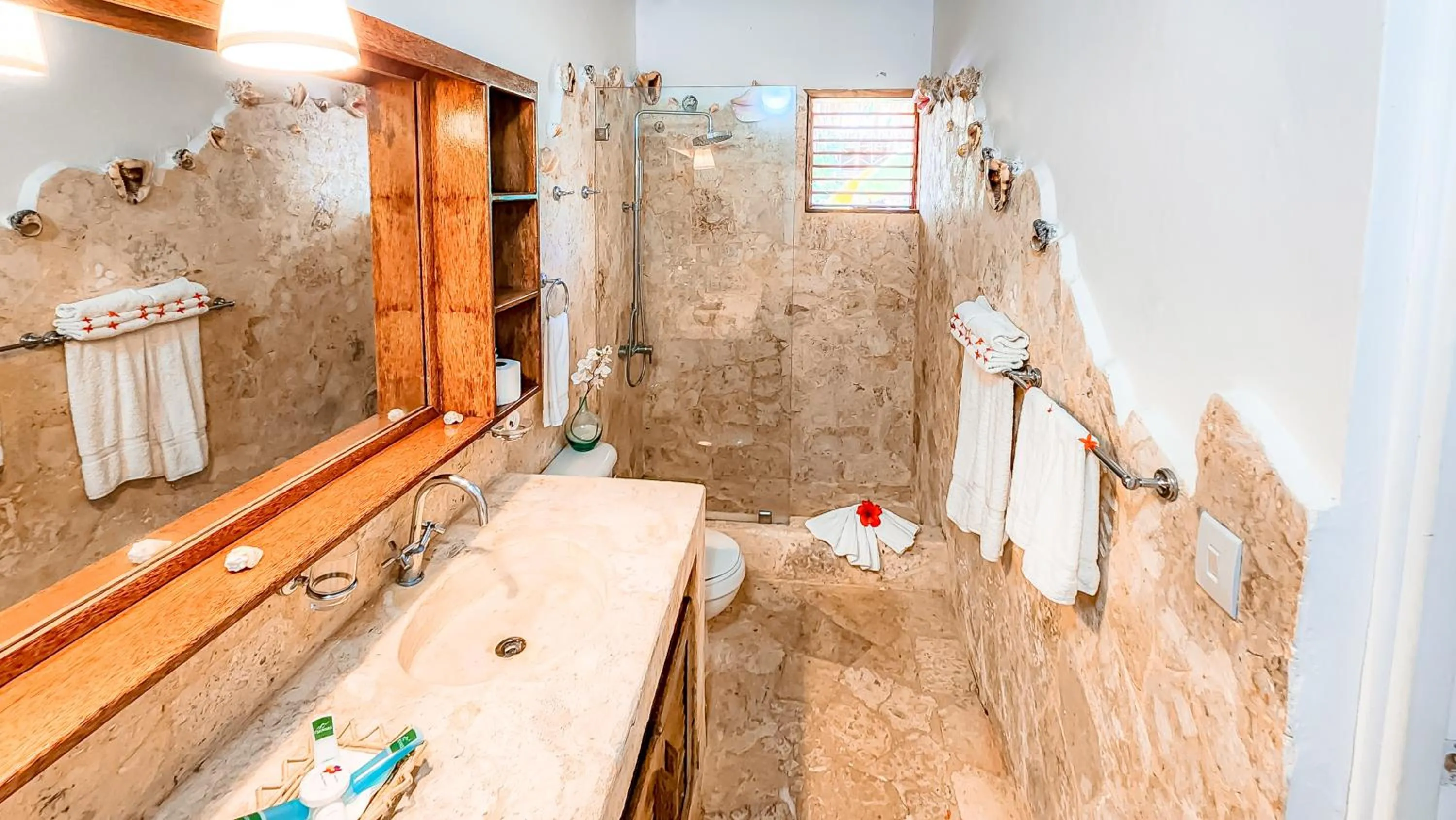 Shower in Paradiso del Caribe