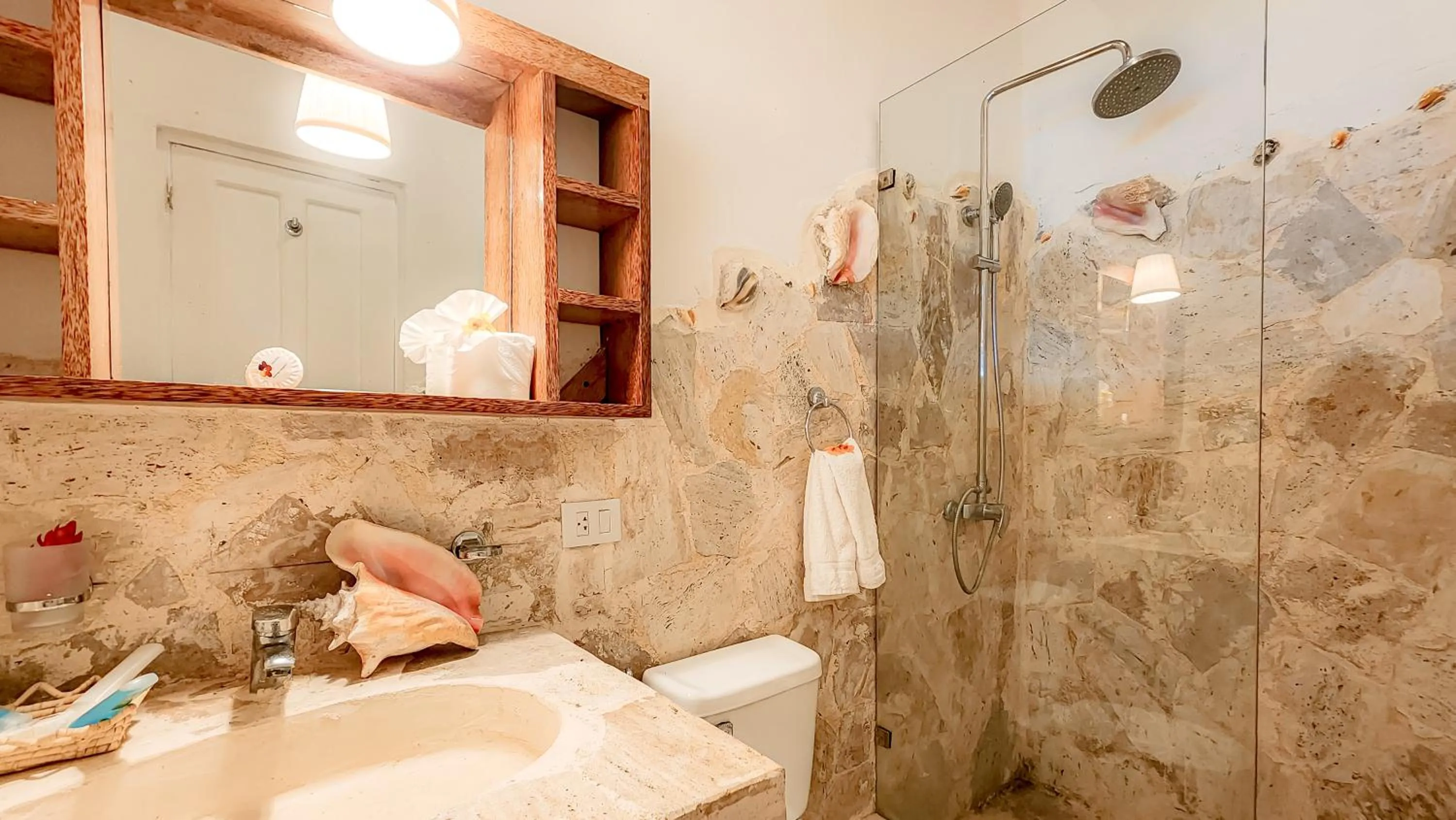 Shower in Paradiso del Caribe