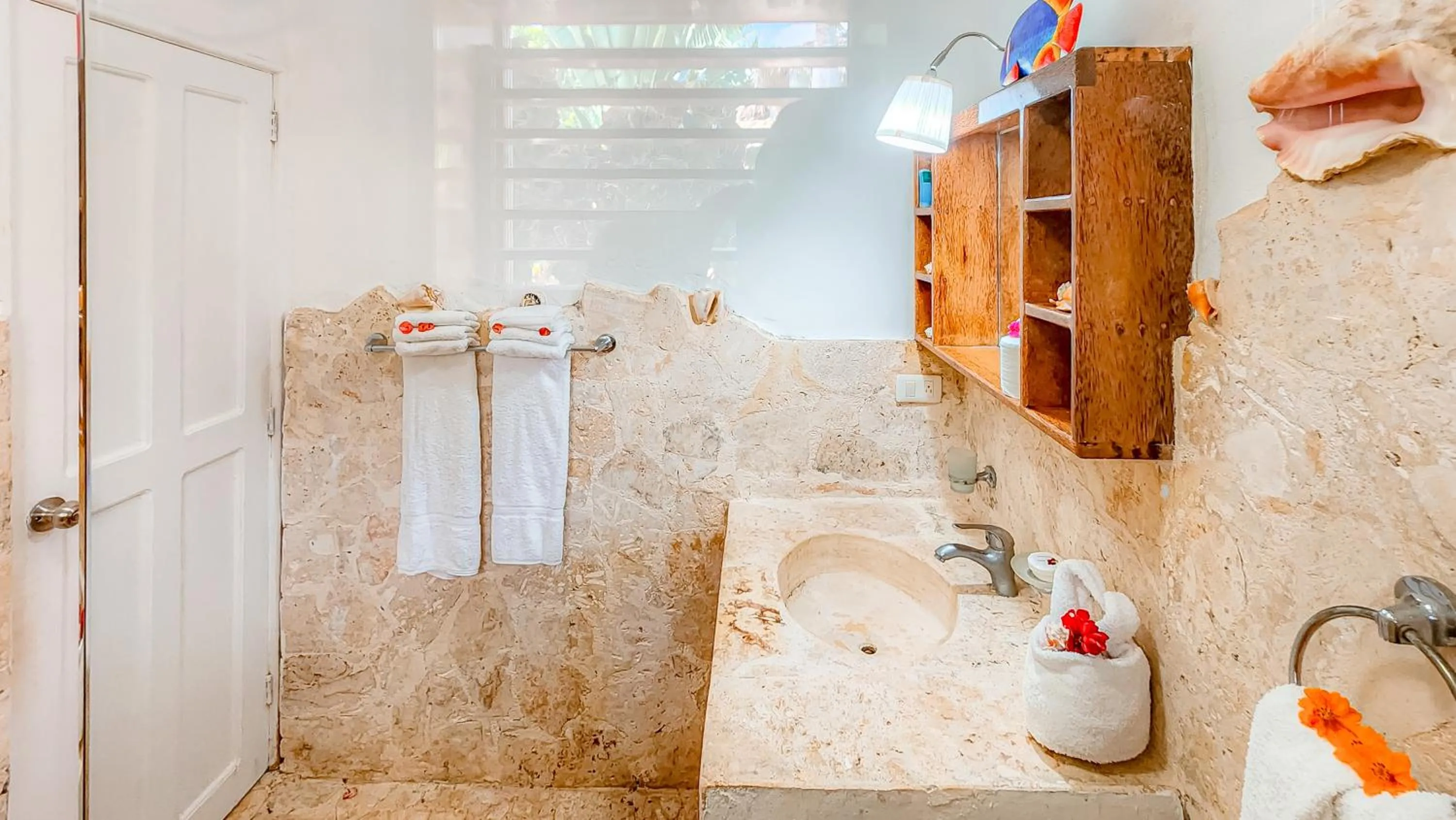 Shower in Paradiso del Caribe