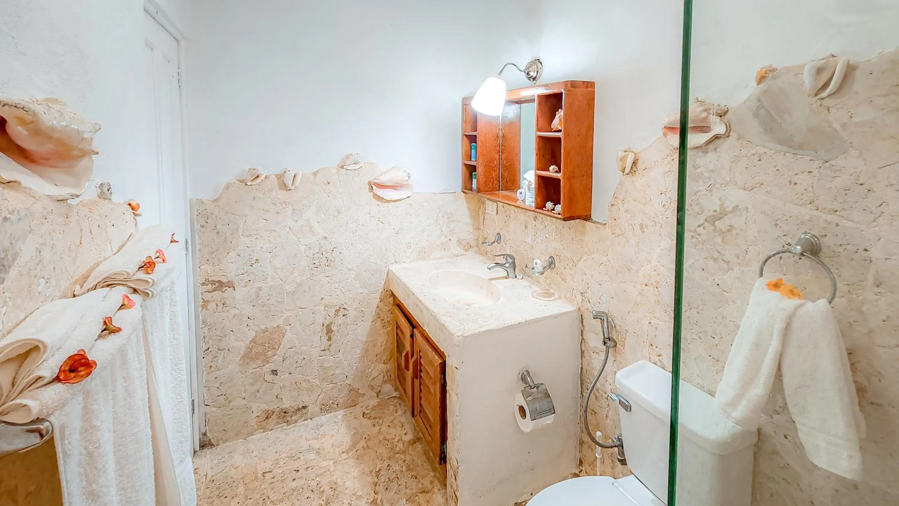 Shower in Paradiso del Caribe