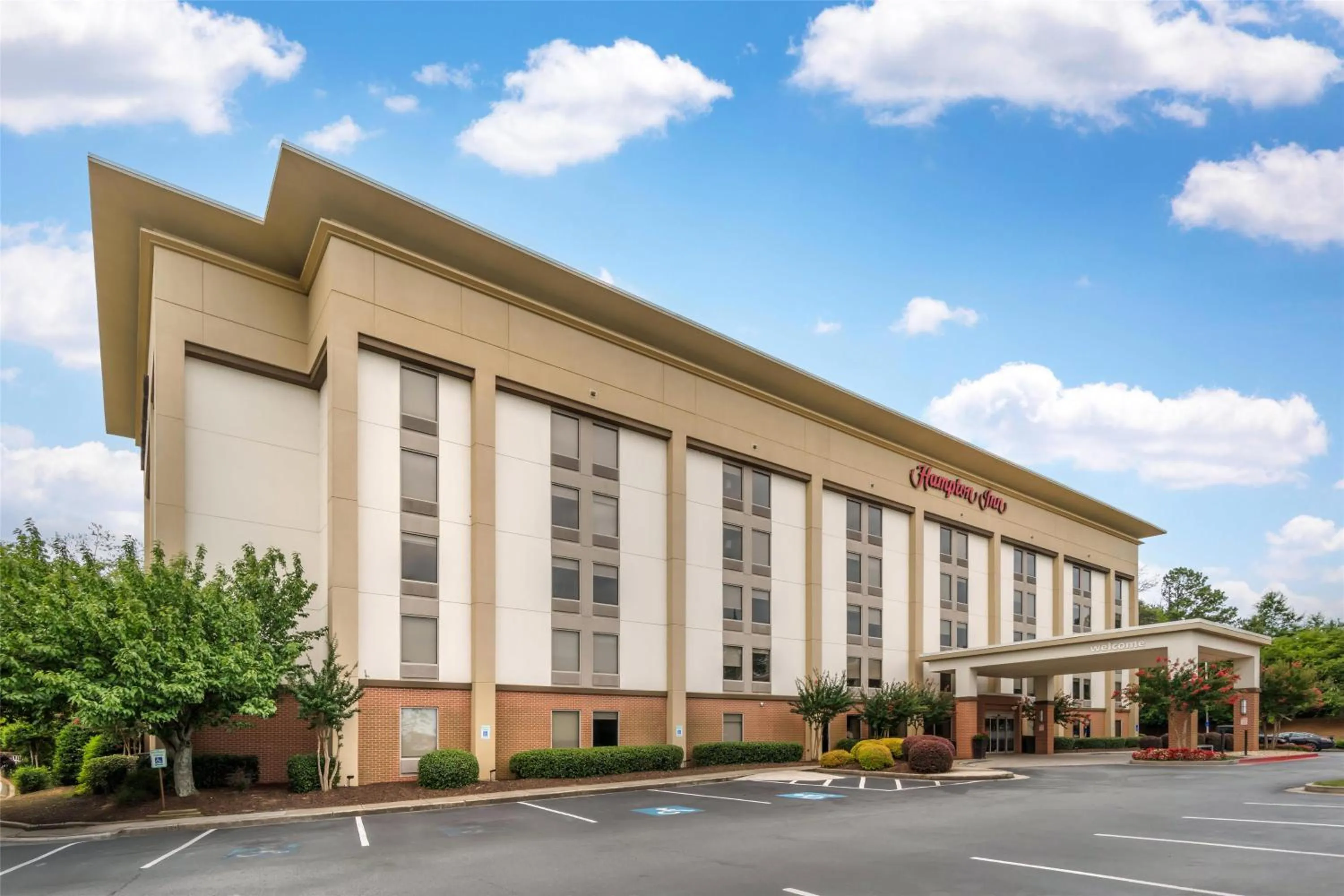Property building in Hampton Inn Hotel Atlanta-Southlake