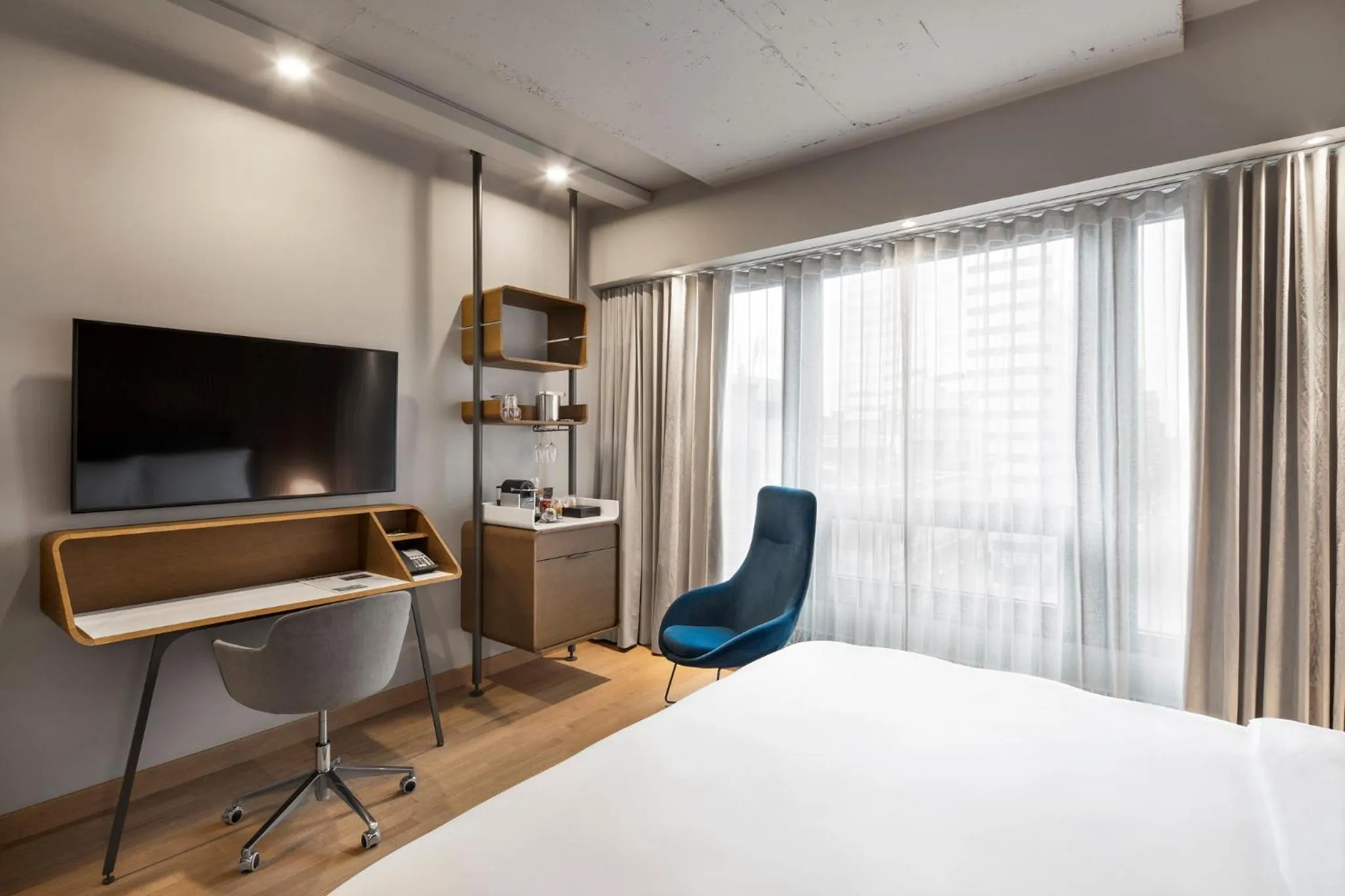 Bed in Hôtel Le Germain Montréal