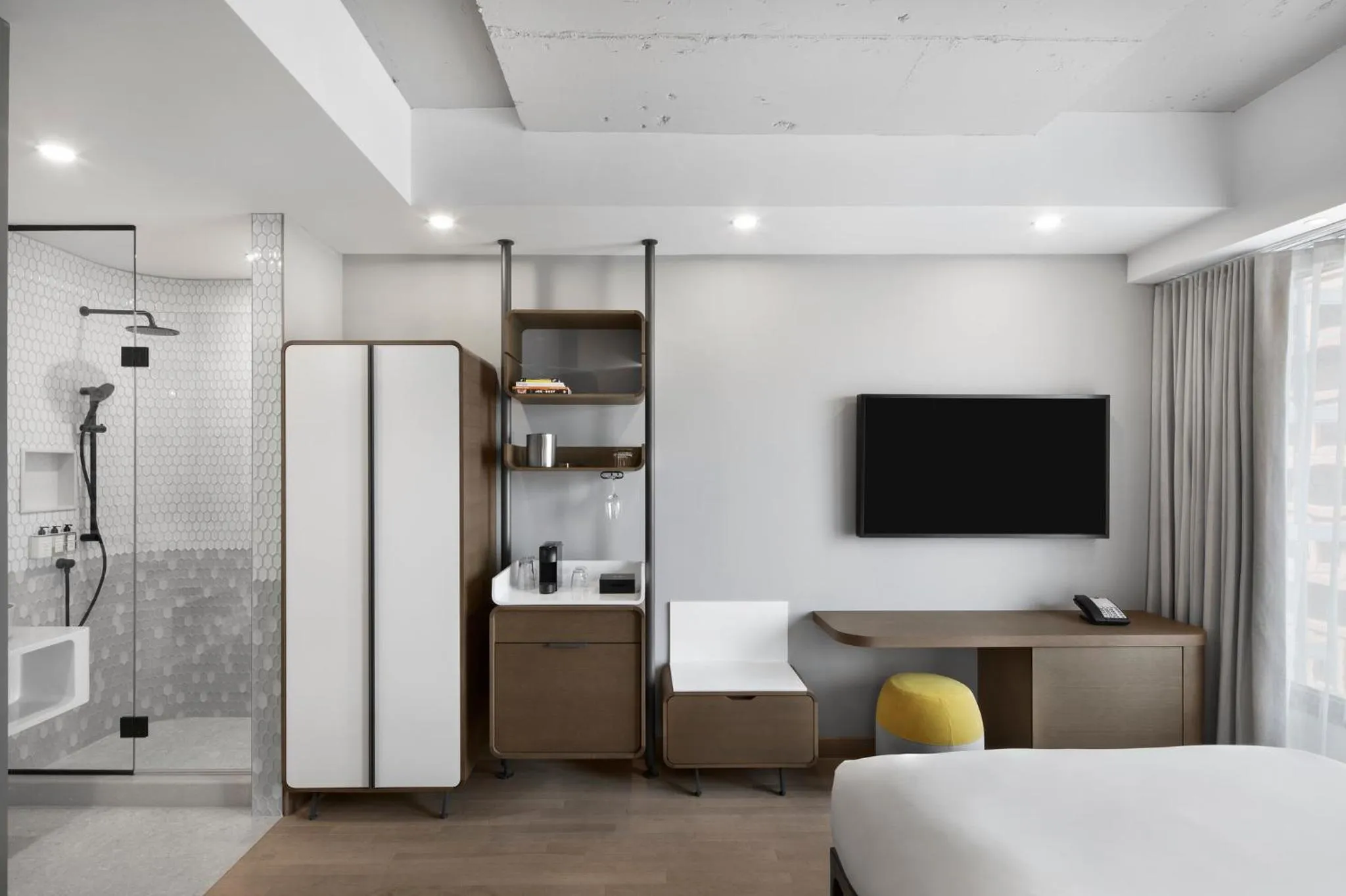 TV and multimedia, Bed in Hôtel Le Germain Montréal