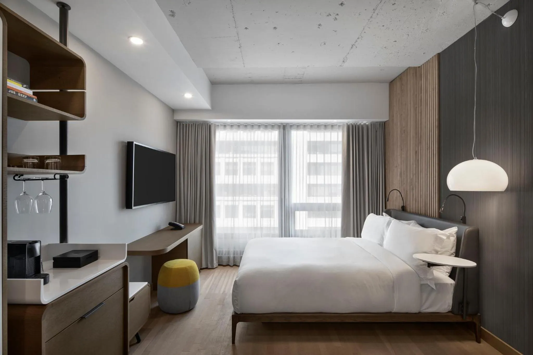 Photo of the whole room, Bed in Hôtel Le Germain Montréal