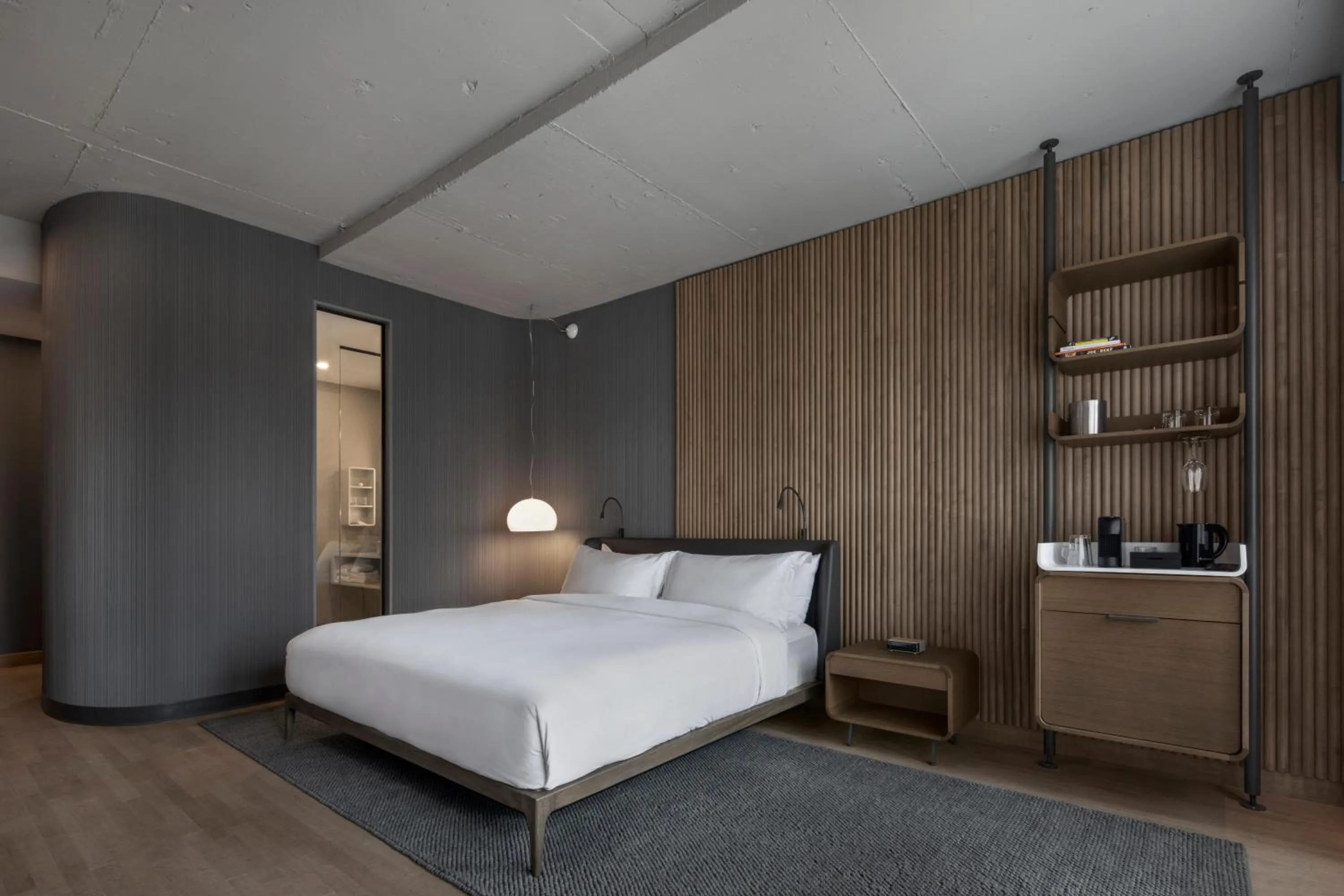 Bedroom, Bed in Hôtel Le Germain Montréal