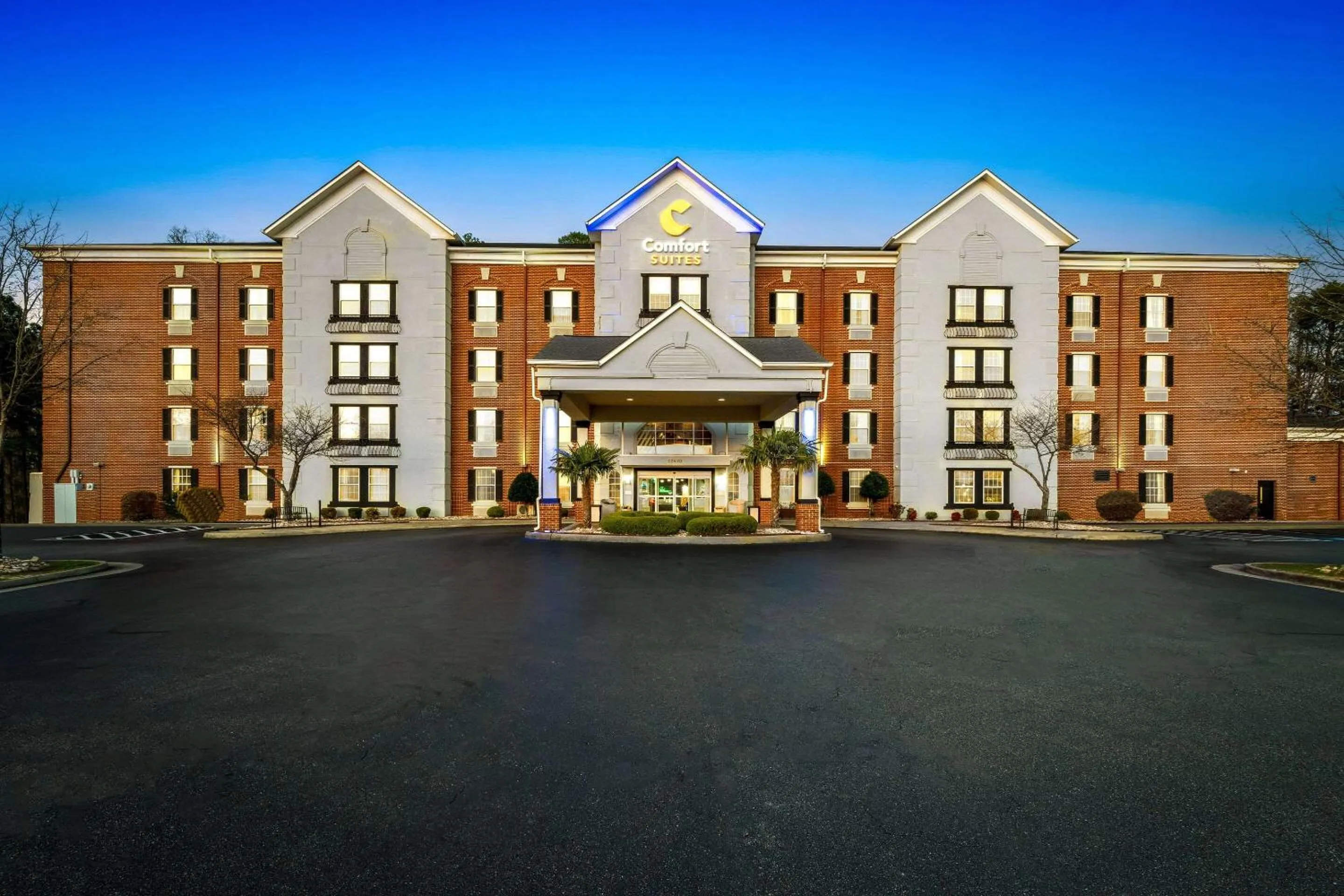 Property building in Comfort Suites Newport News Airport