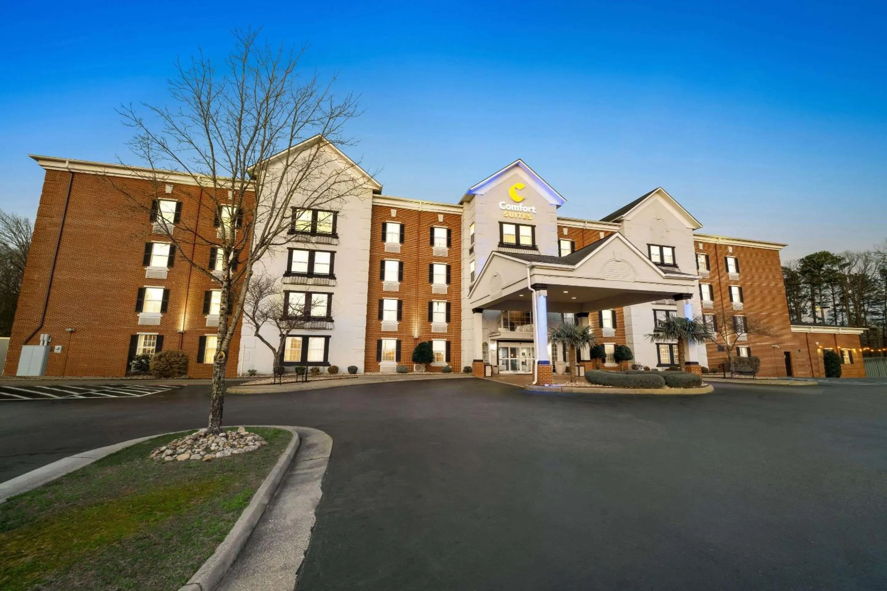Property building in Comfort Suites Newport News Airport