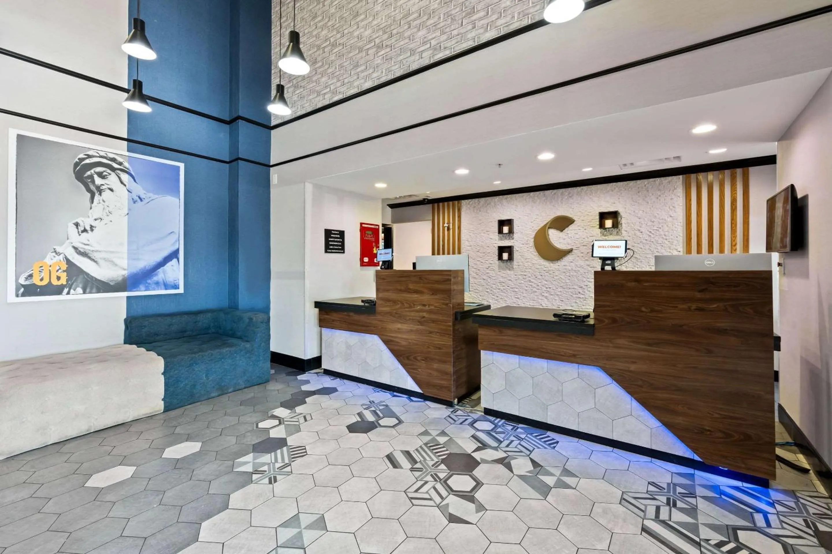 Lobby or reception in Comfort Suites Newport News Airport