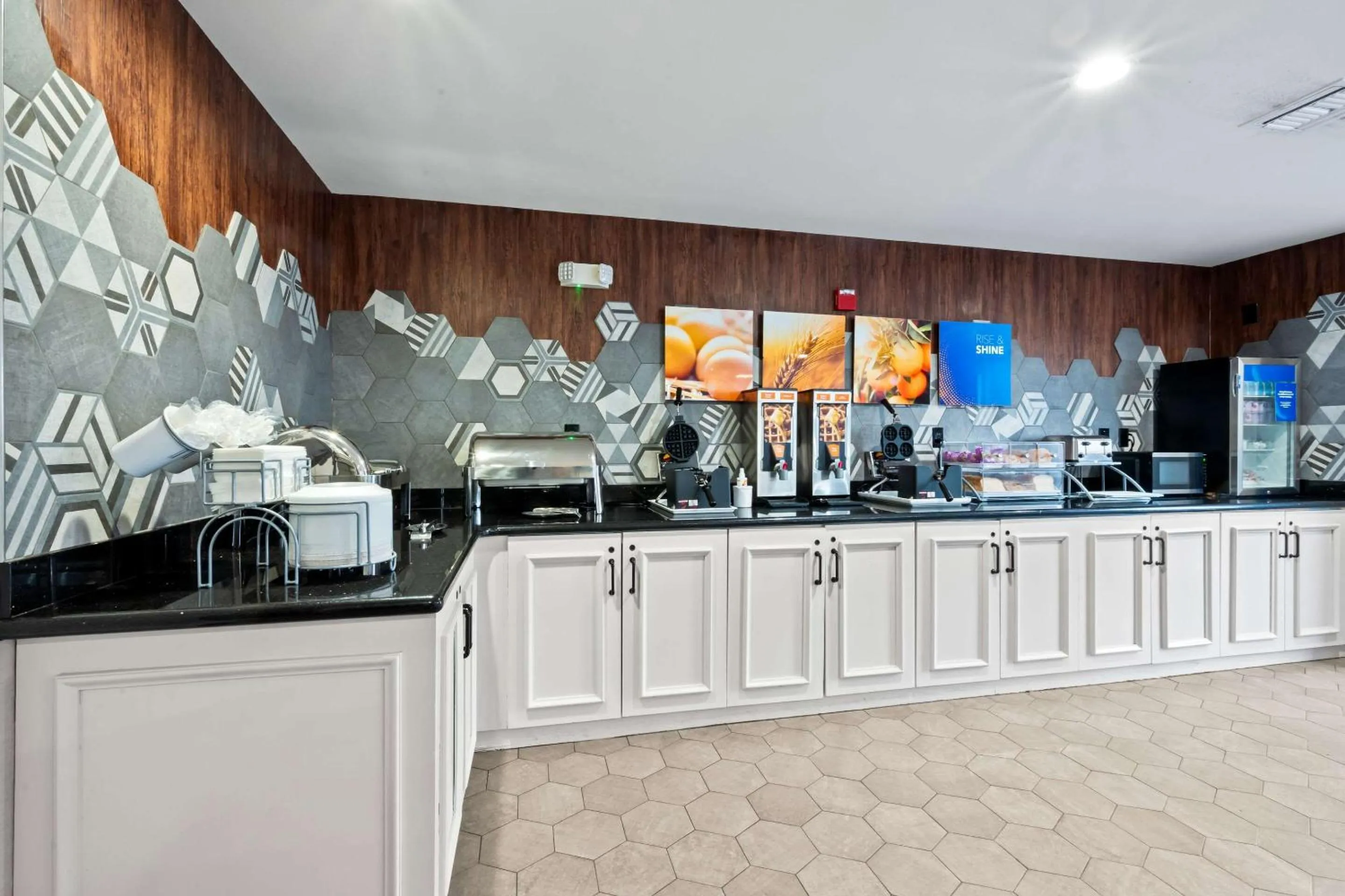 Breakfast in Comfort Suites Newport News Airport