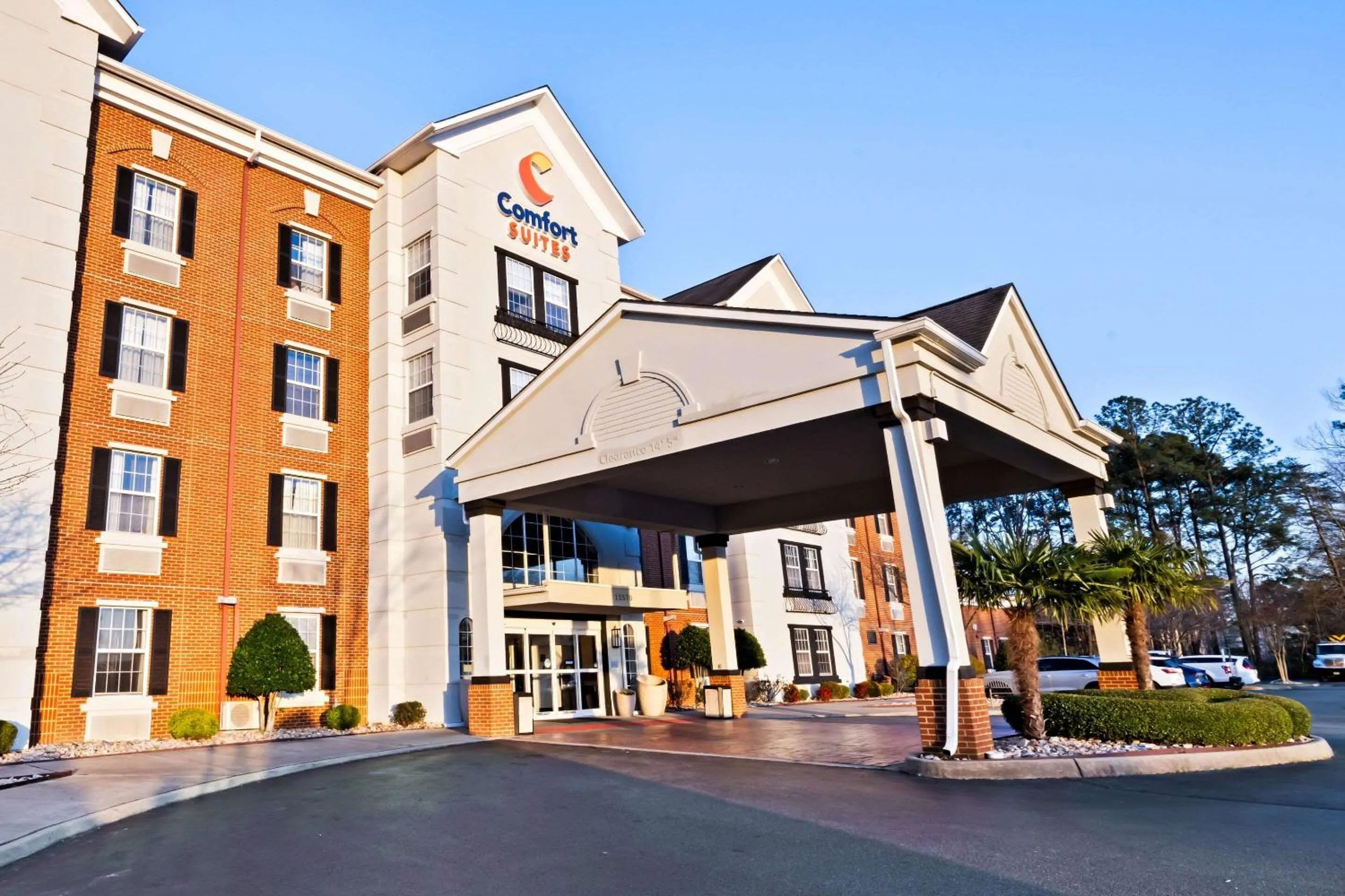 Property building in Comfort Suites Newport News Airport