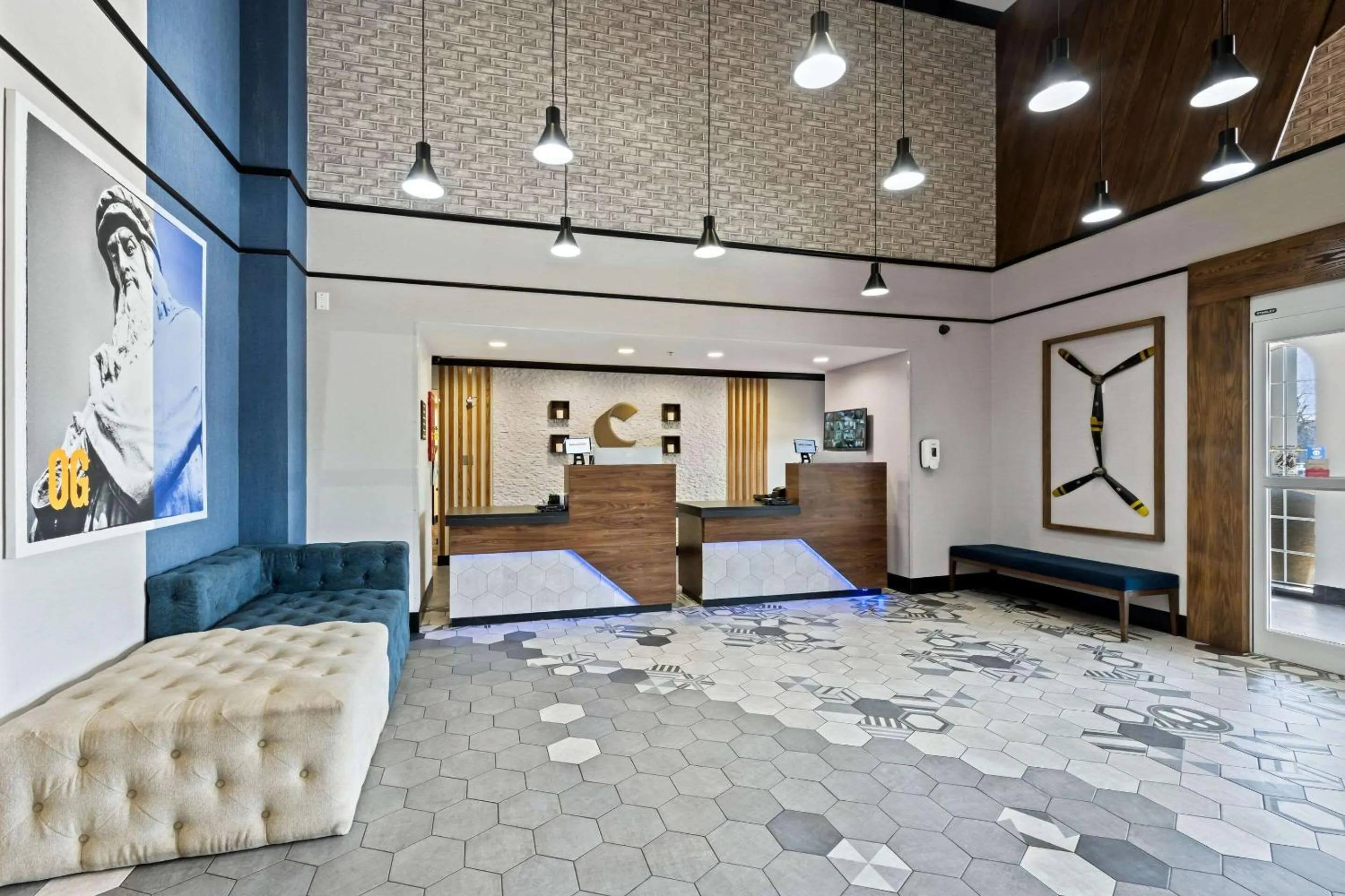 Lobby or reception in Comfort Suites Newport News Airport