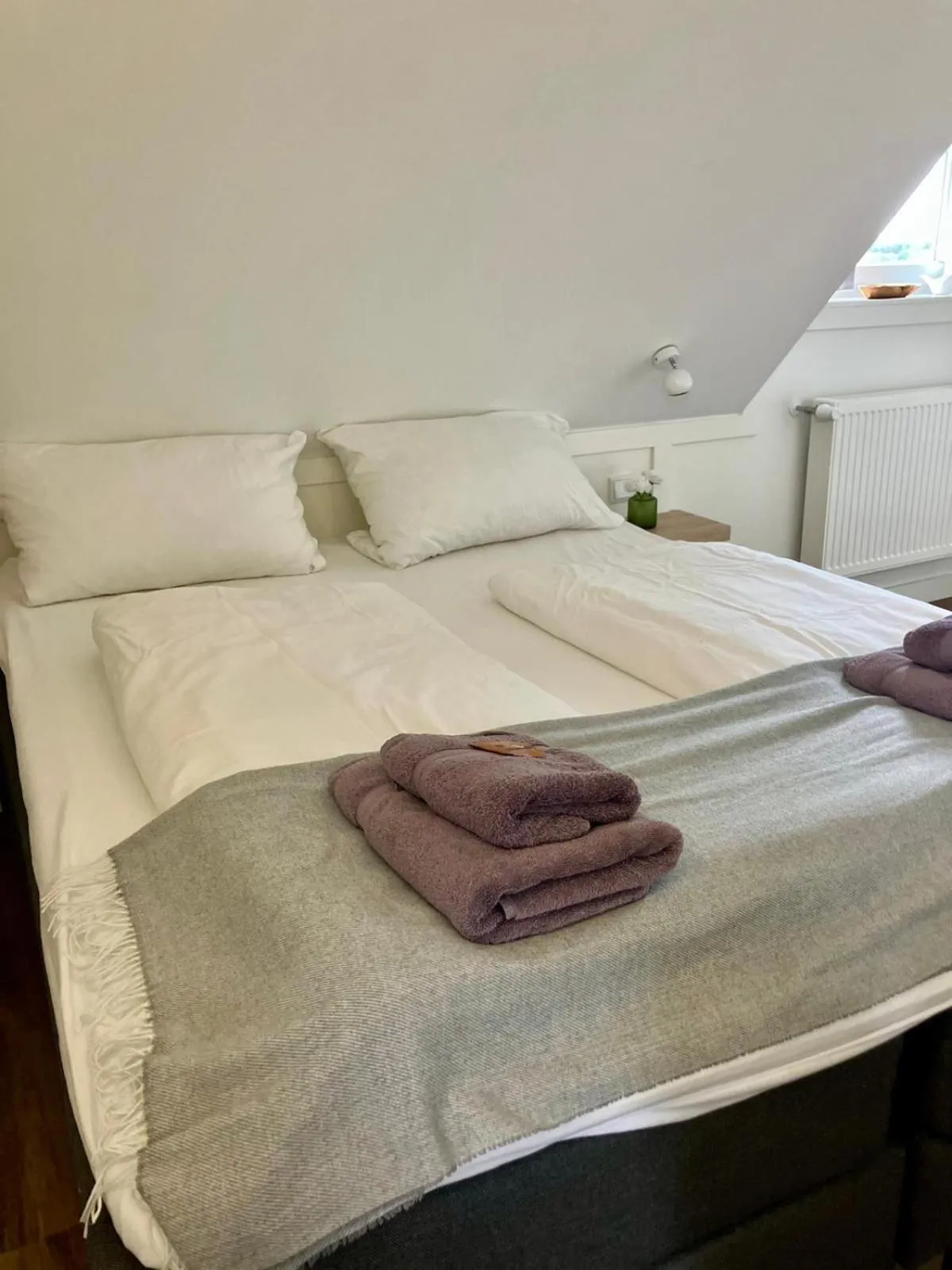Bed in Die zwei Löwen Ferienwohnungen