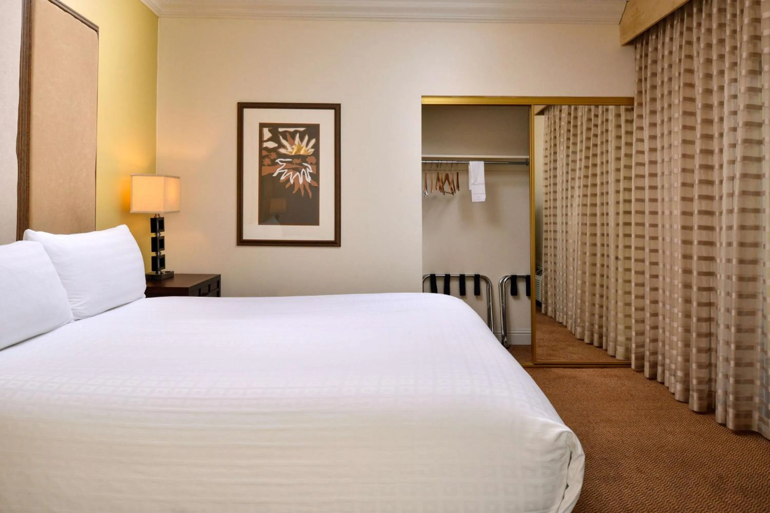 Bedroom, Bed in Best Western Corte Madera Inn