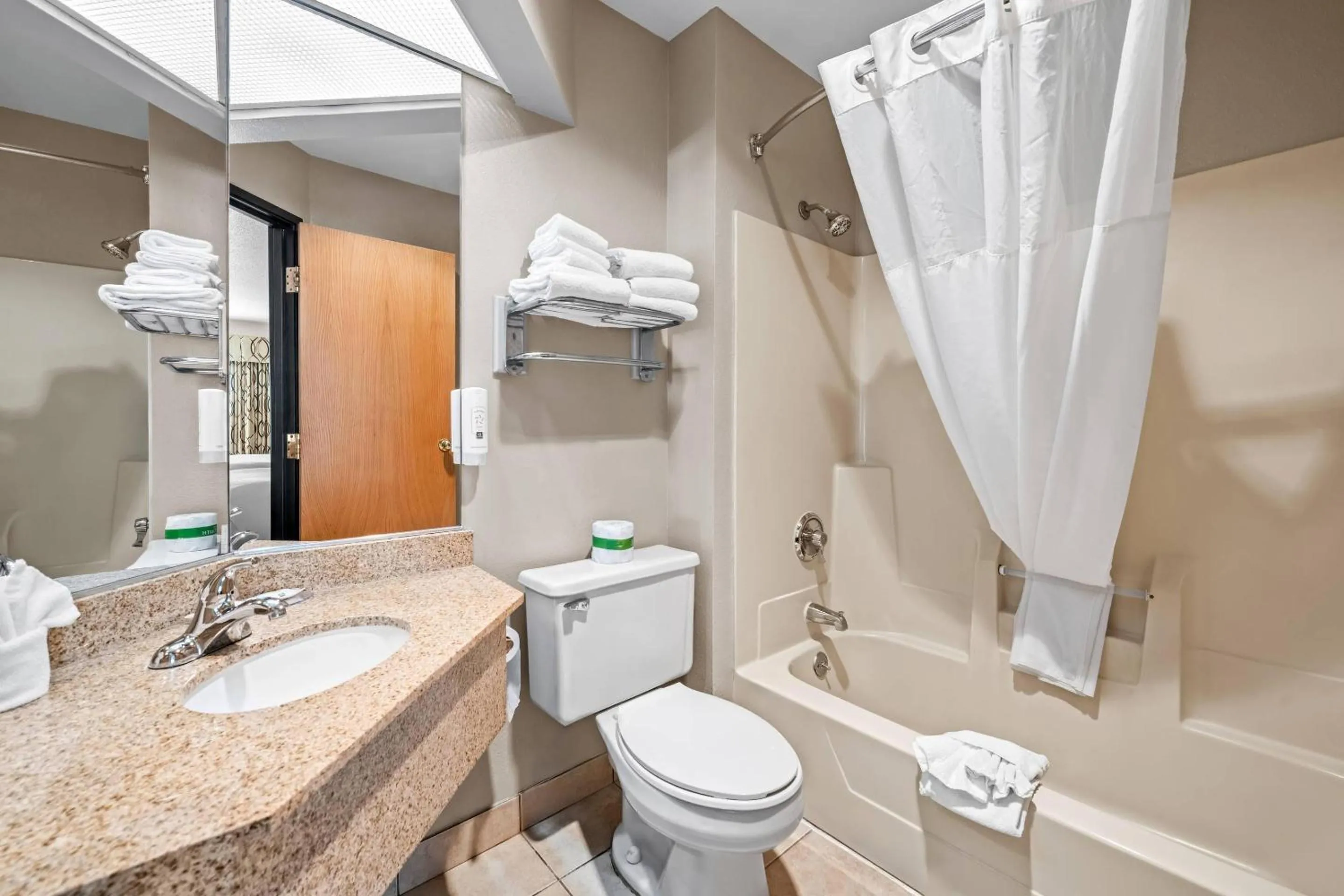 Bedroom in Quality Inn La Crosse North