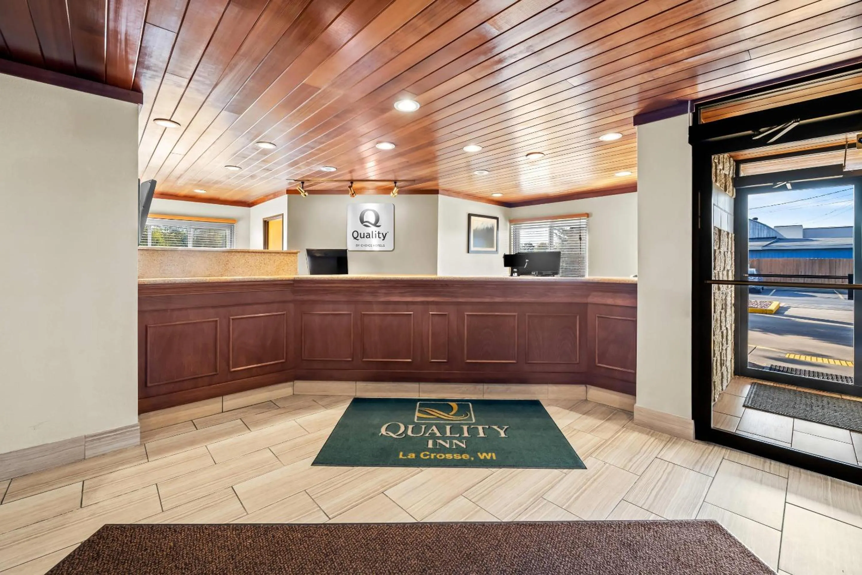 Lobby or reception in Quality Inn La Crosse North