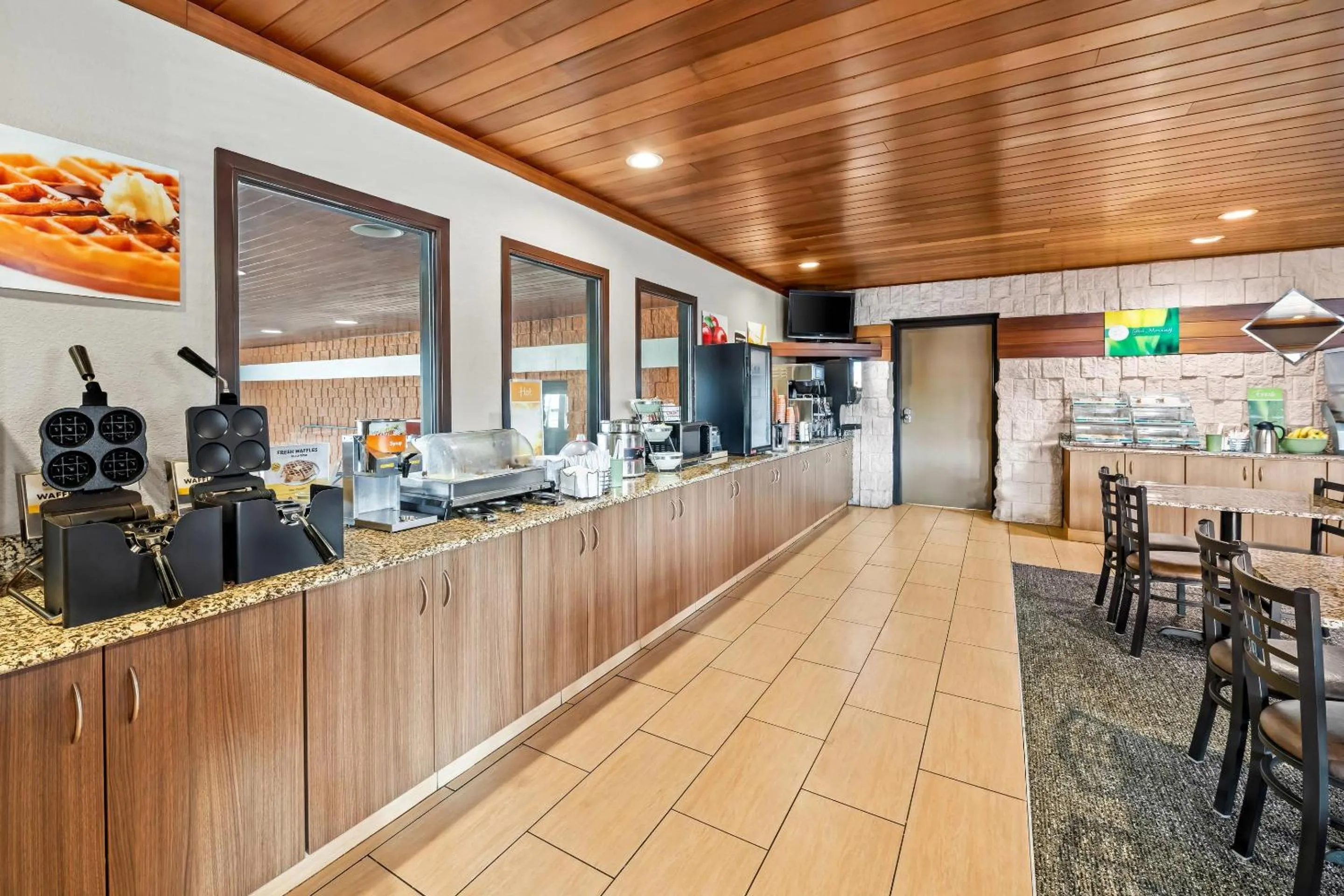 Breakfast in Quality Inn La Crosse North