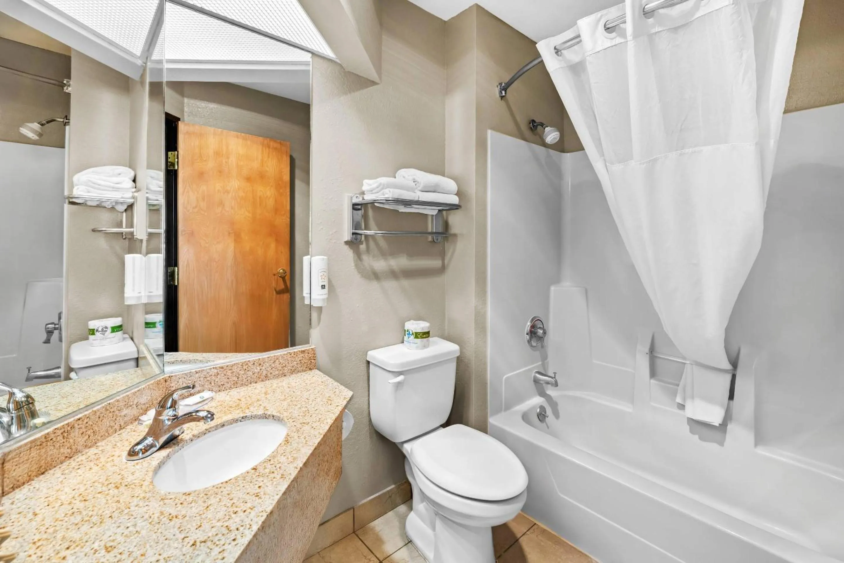 Bedroom in Quality Inn La Crosse North