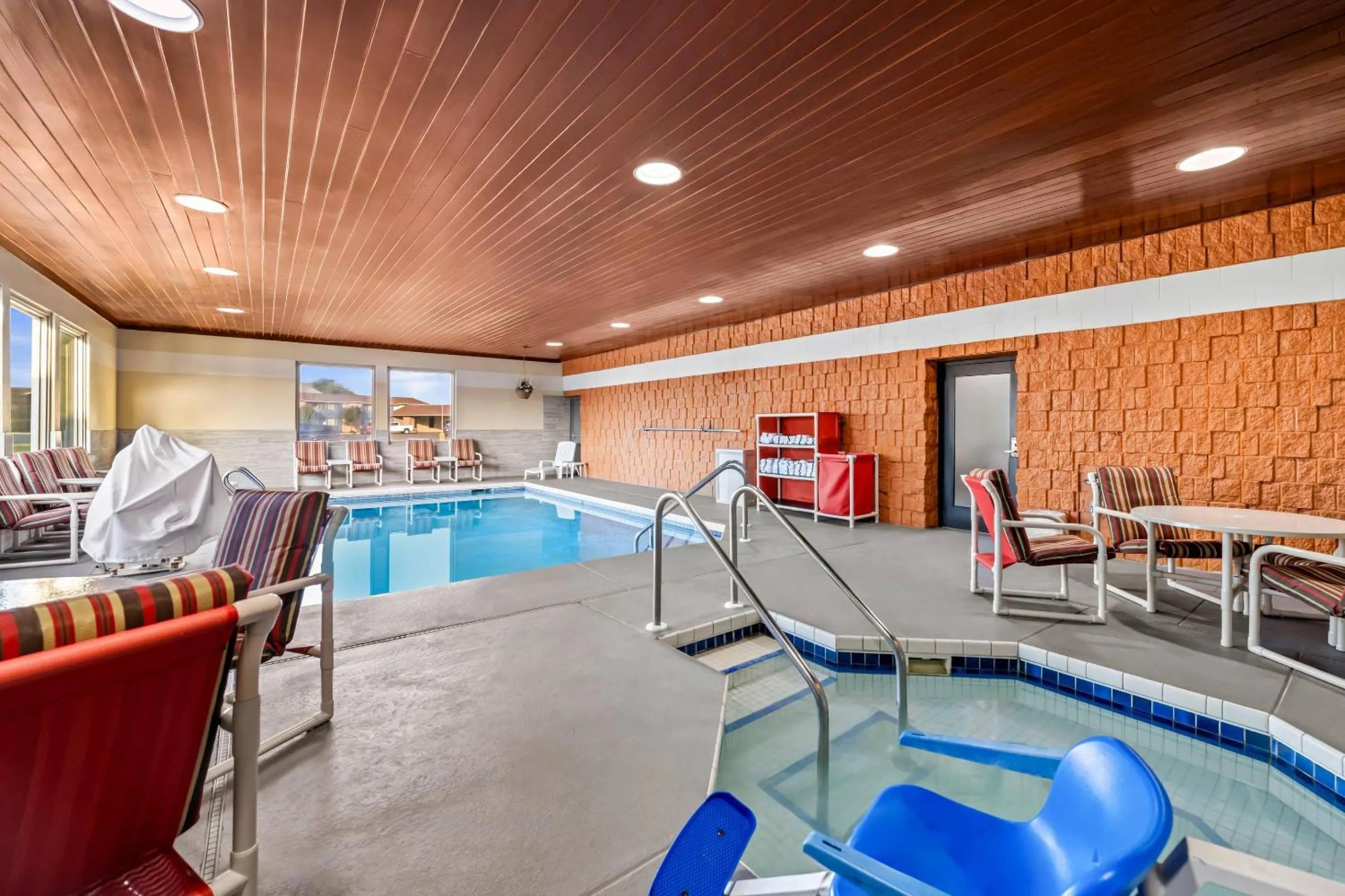 Swimming pool in Quality Inn La Crosse North