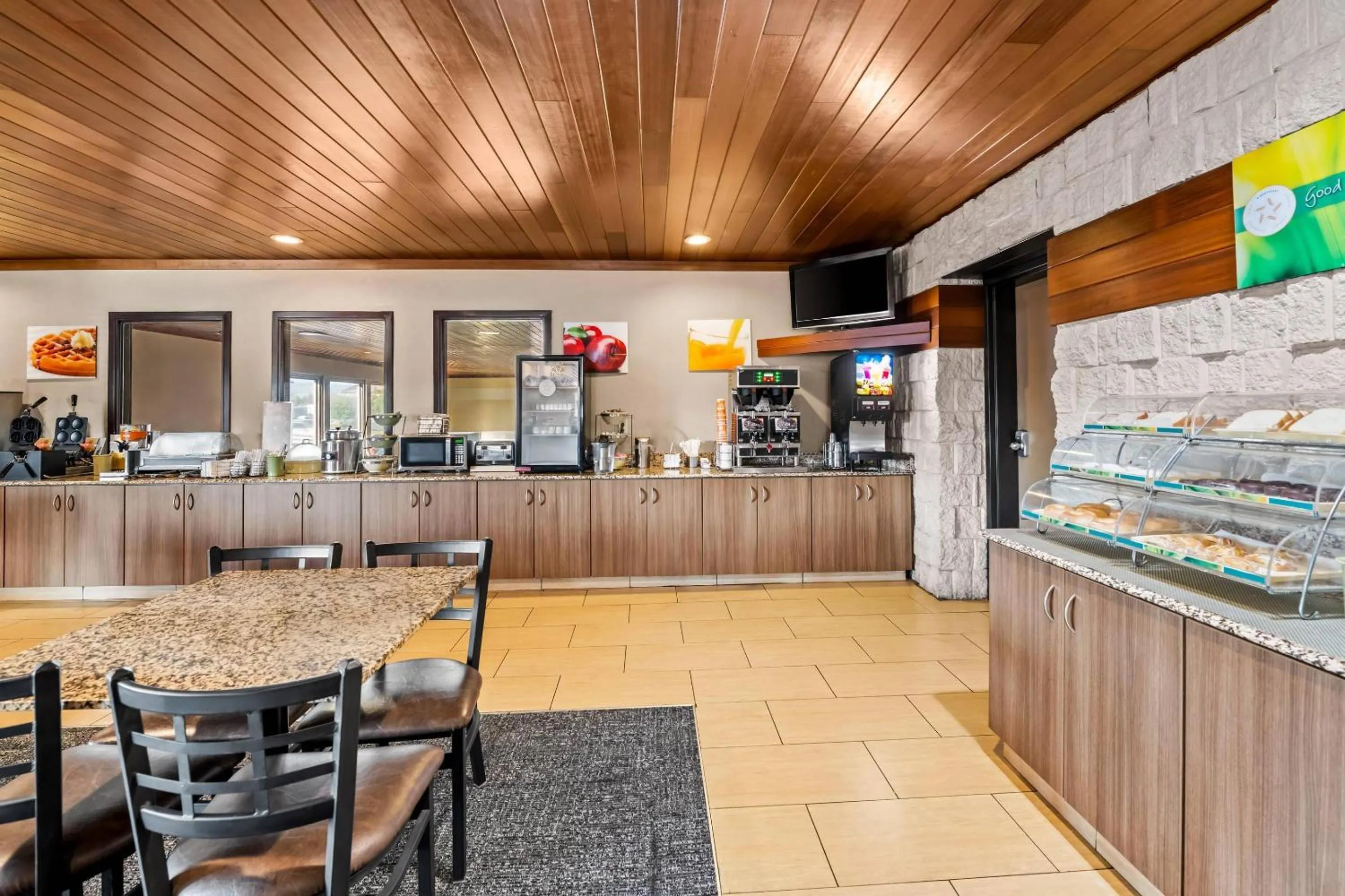 Breakfast in Quality Inn La Crosse North