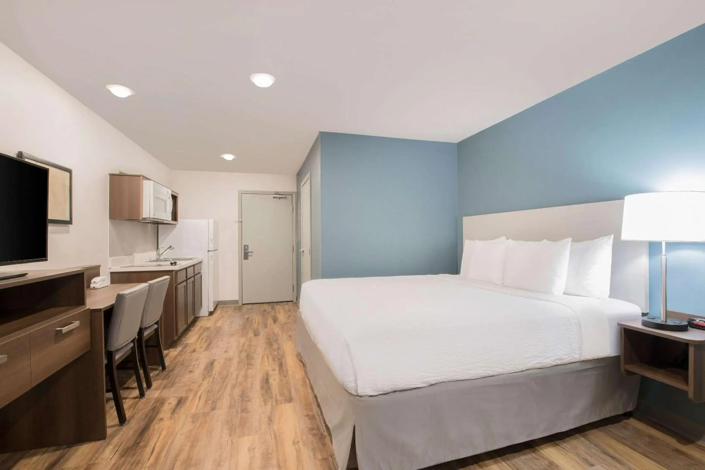 Queen Room with Roll-In Shower - Disability Access/Non Smoking in WoodSpring Suites Savannah Pooler Queen Room with Roll-In Shower - Disability Access/Non Smoking in WoodSpring Suites Savannah Pooler