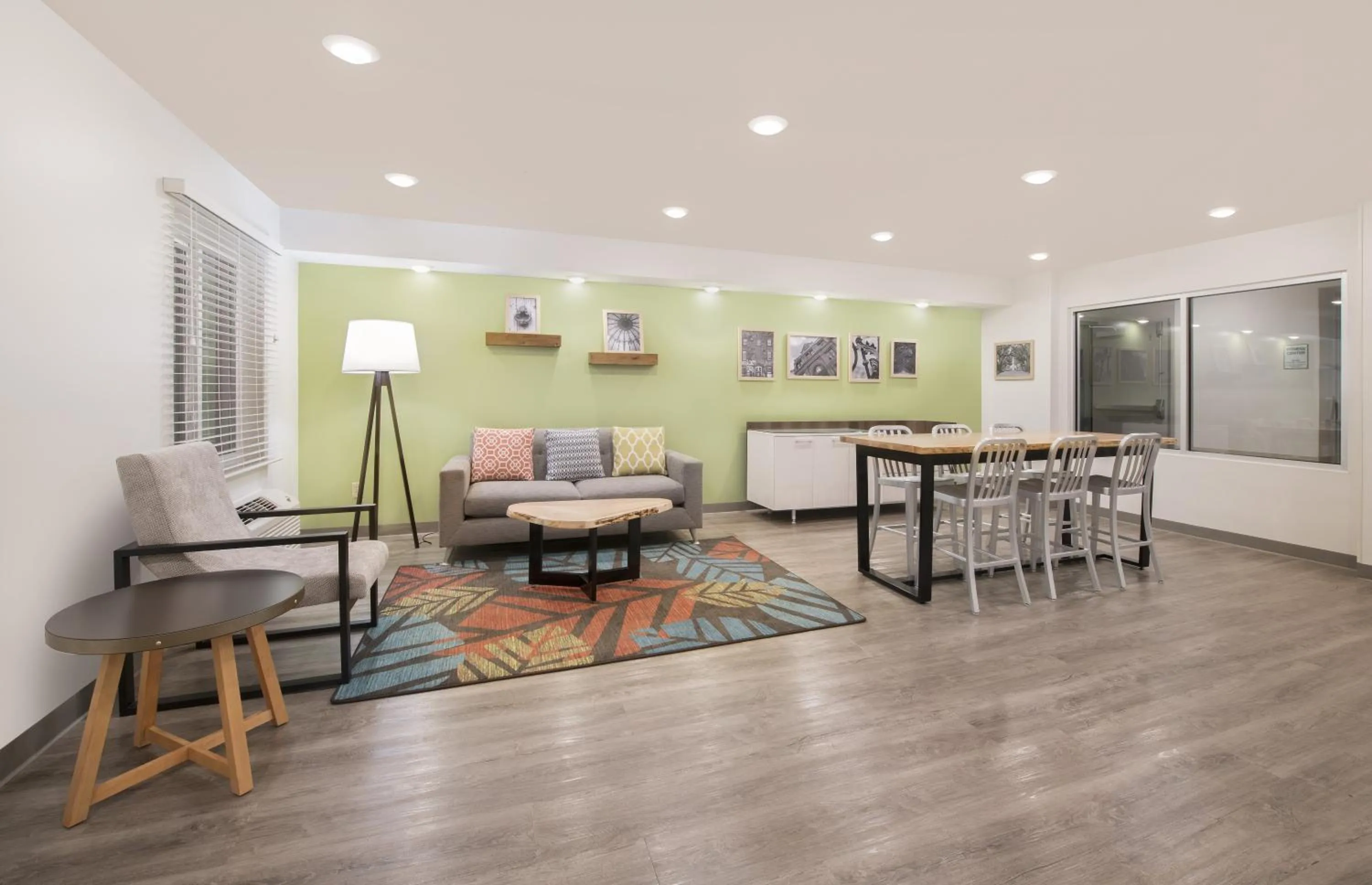 Lobby or reception in WoodSpring Suites Savannah Pooler