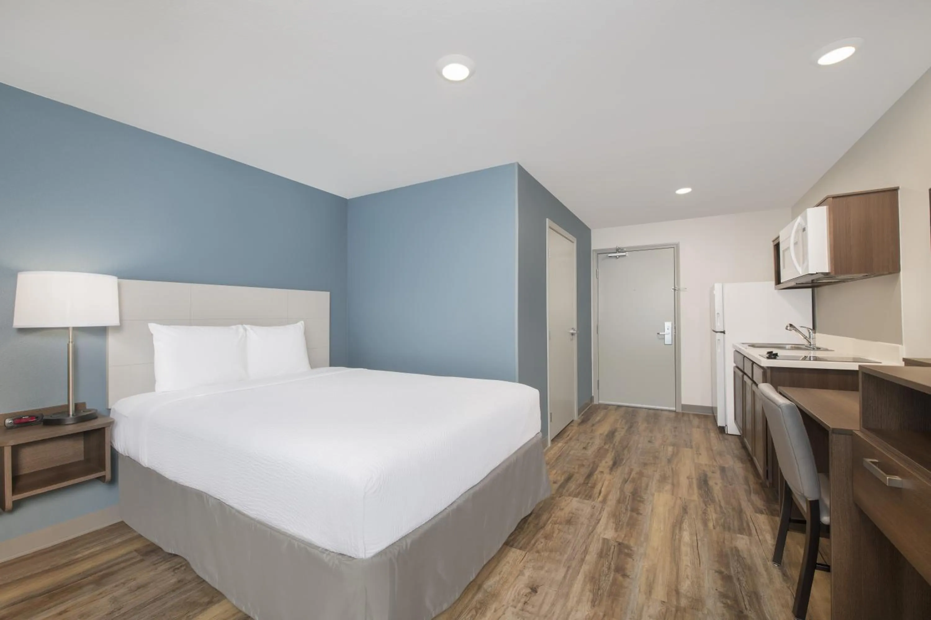 Photo of the whole room, Bed in WoodSpring Suites Savannah Pooler