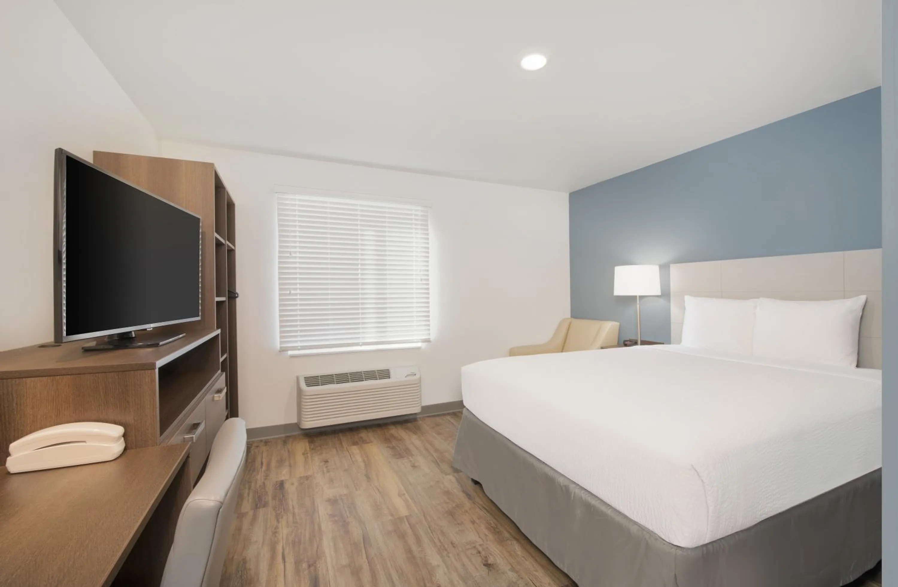 Photo of the whole room, Bed in WoodSpring Suites Savannah Pooler