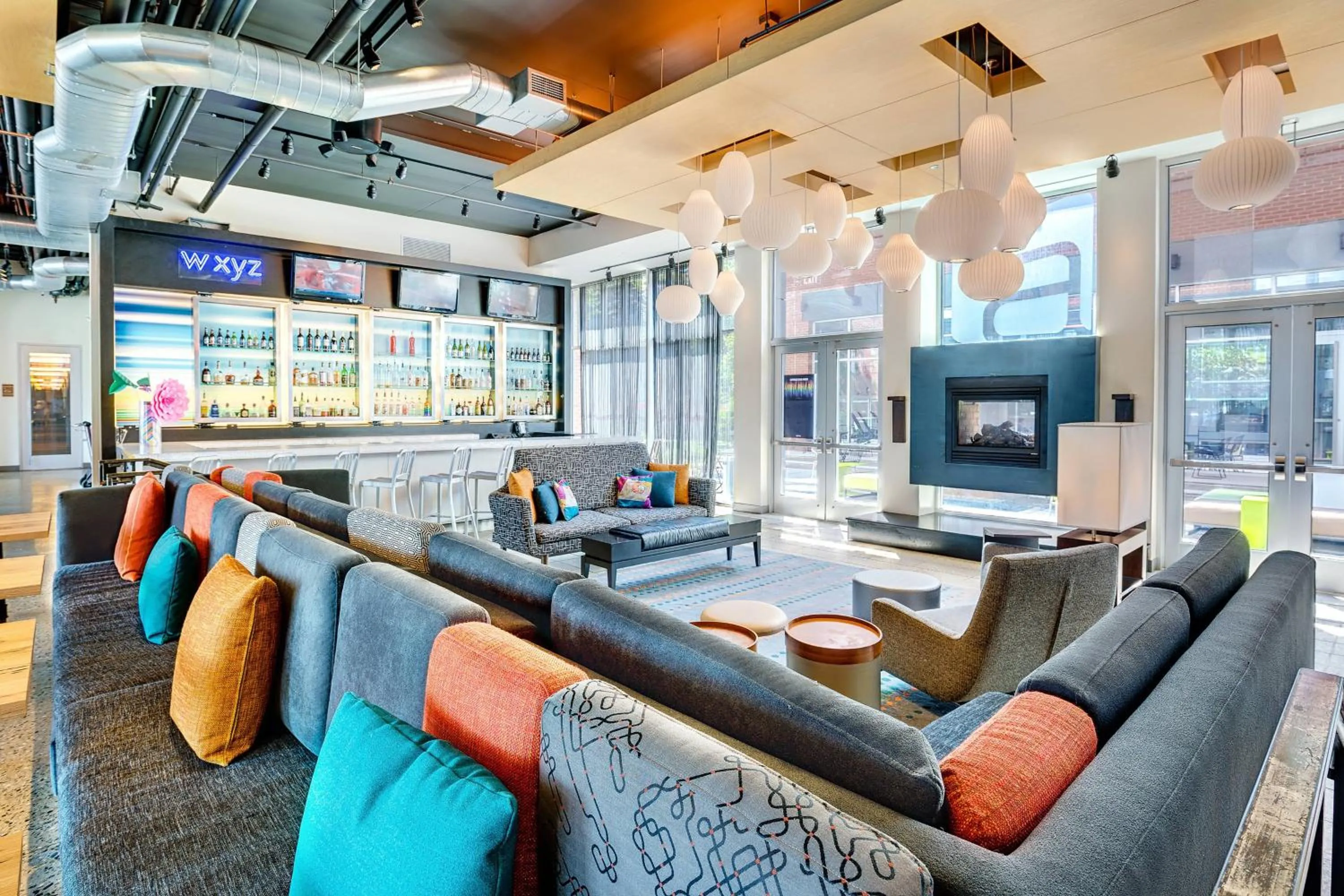 Lounge or bar in Aloft Lexington