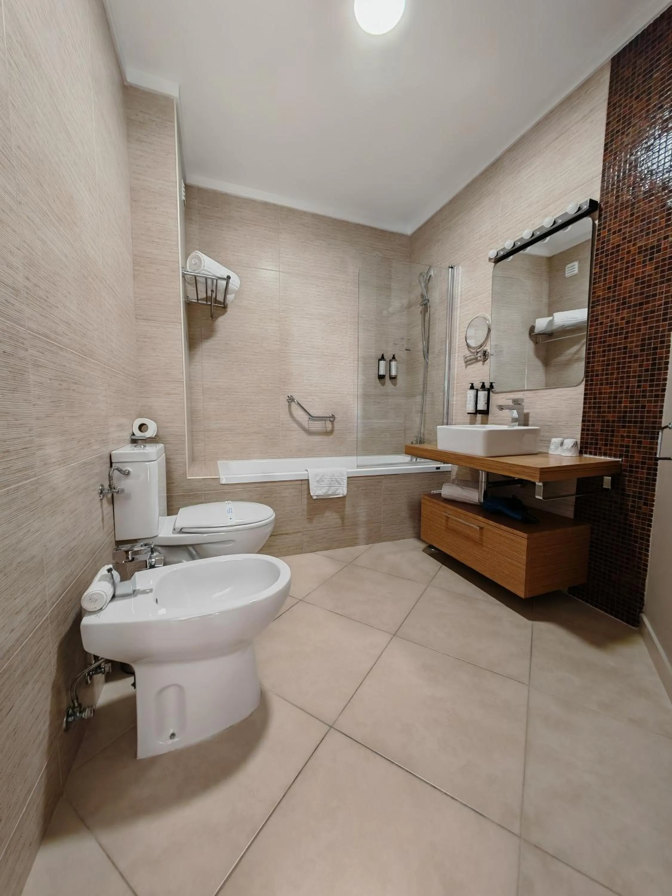 Shower in Sagres Time Apartamentos