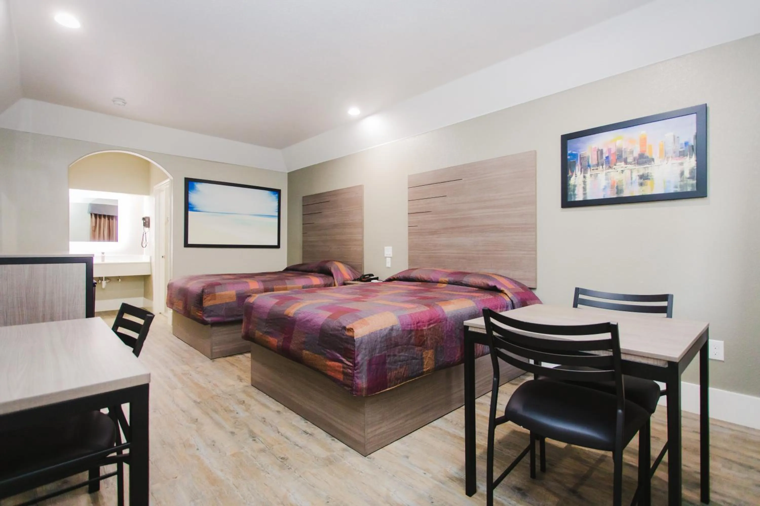 Photo of the whole room, Bed in Palace Inn Beltway 8 & Westview