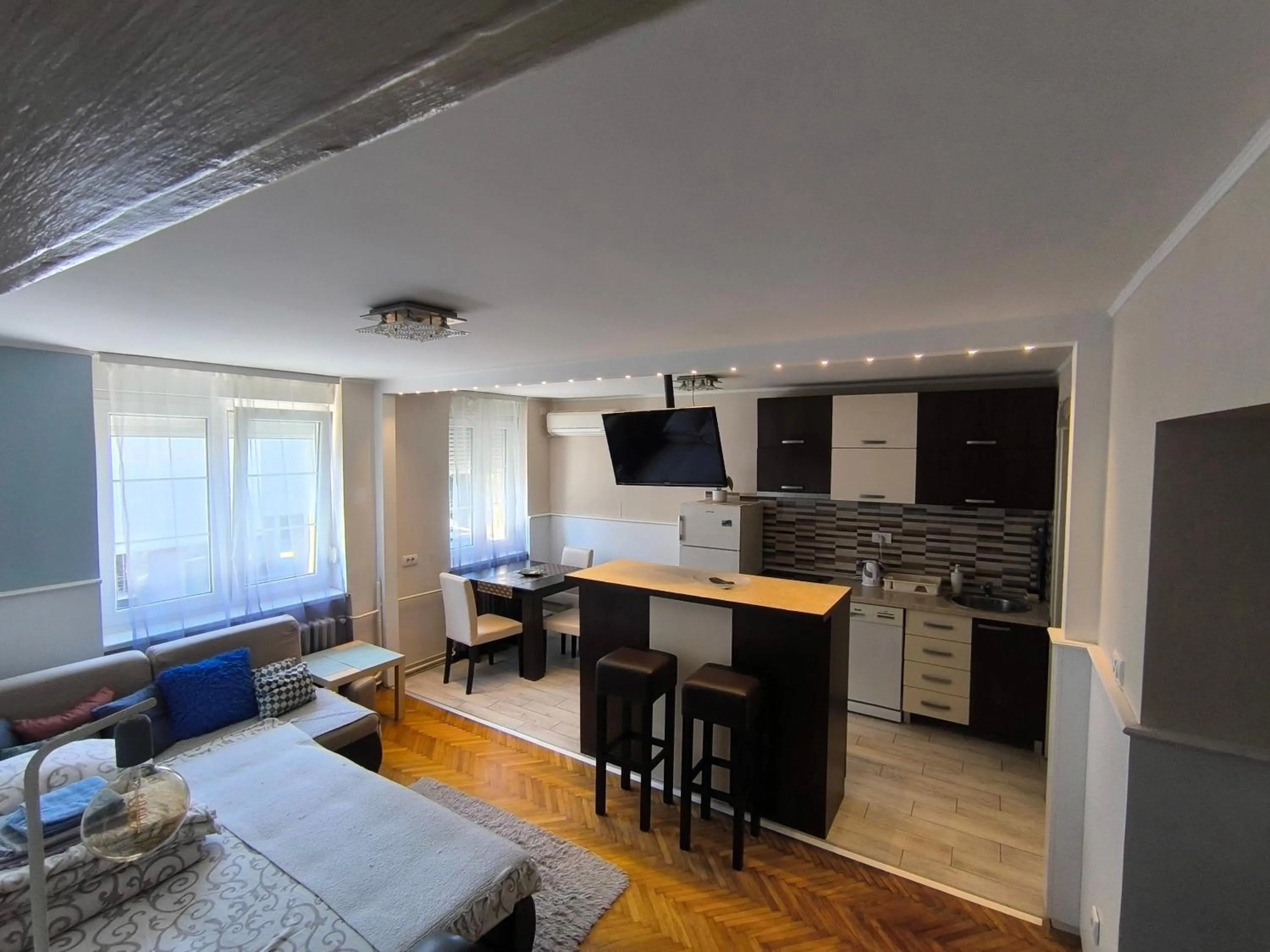 Central apartment with garage