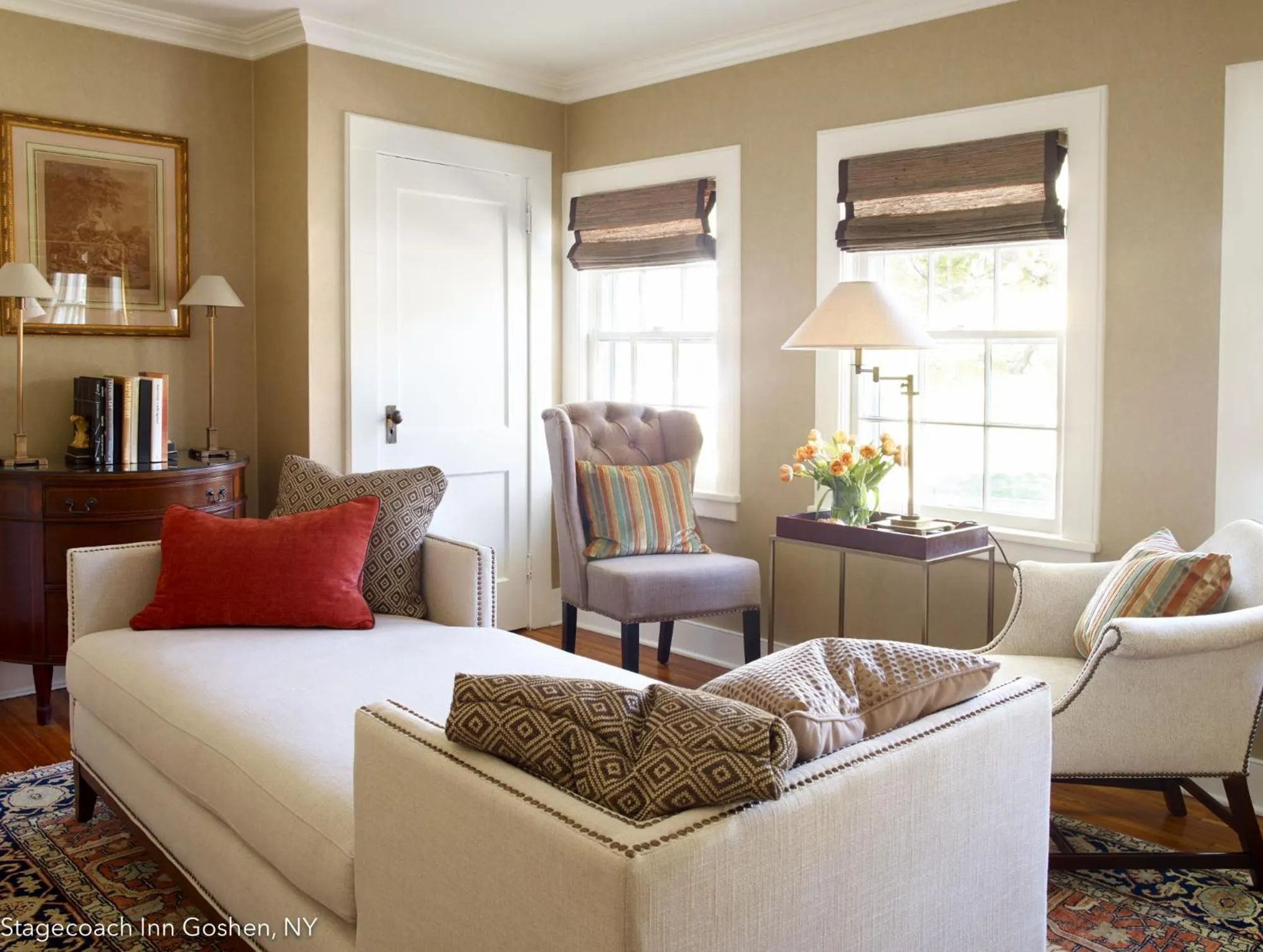 Seating area, Bed in Stagecoach Inn