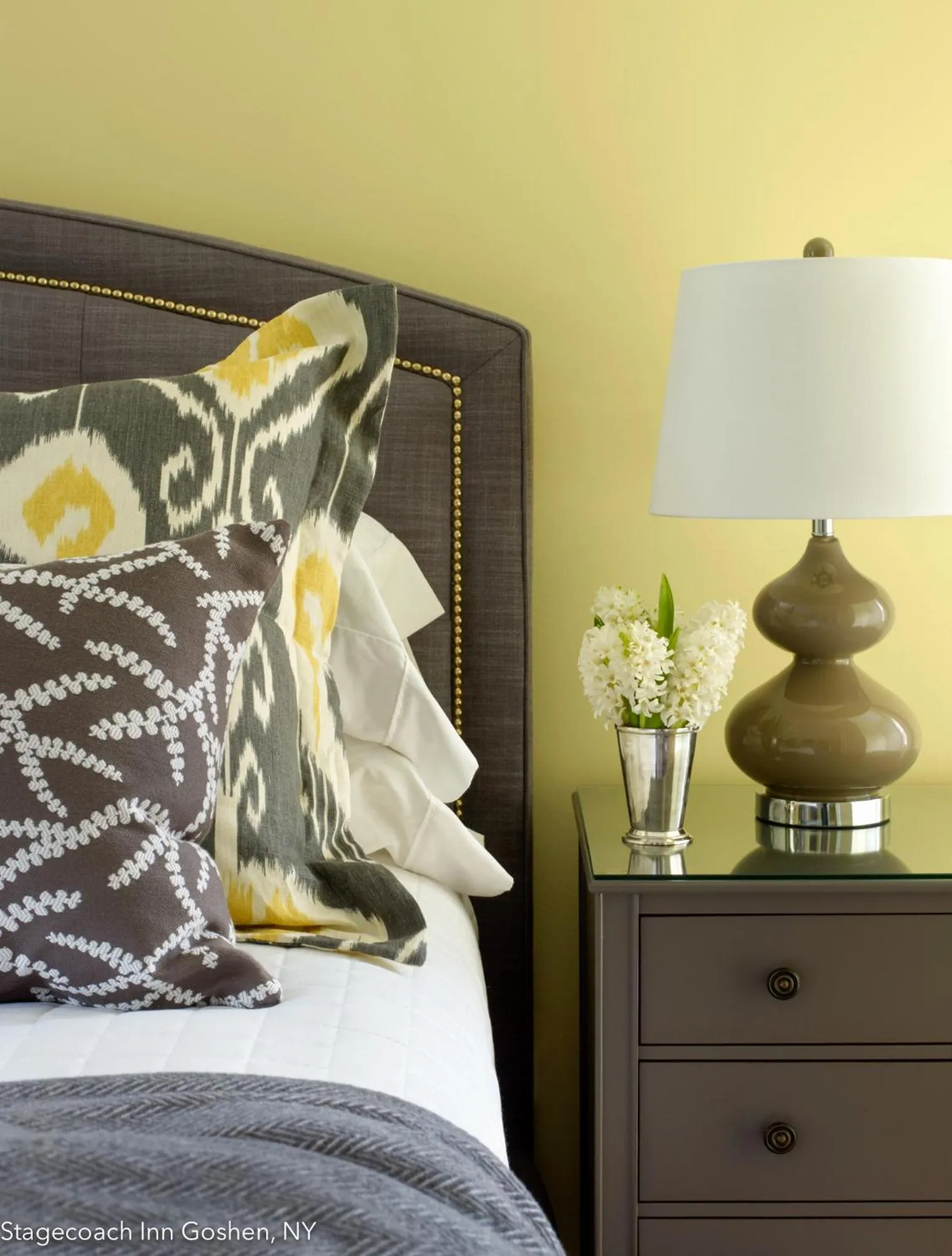 Bed in Stagecoach Inn