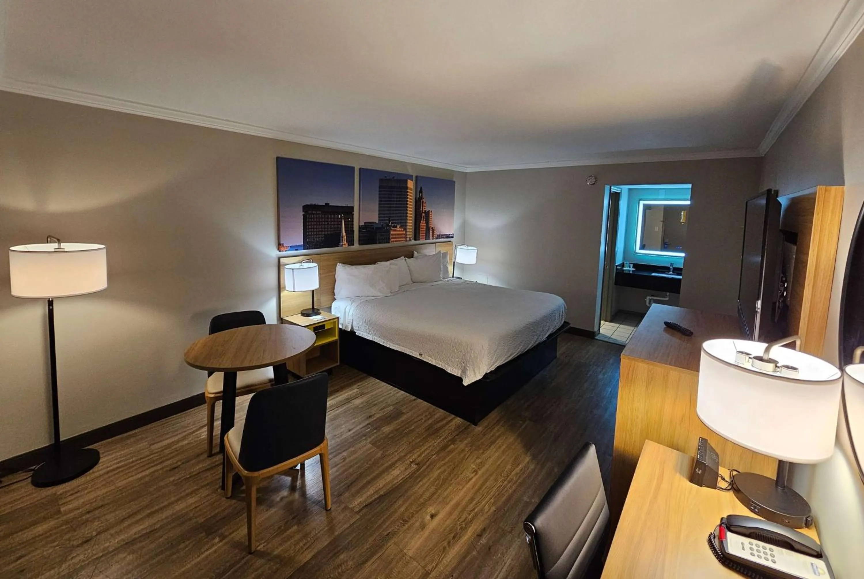 Photo of the whole room, Bed in Days Inn by Wyndham Wilmington Brandywine