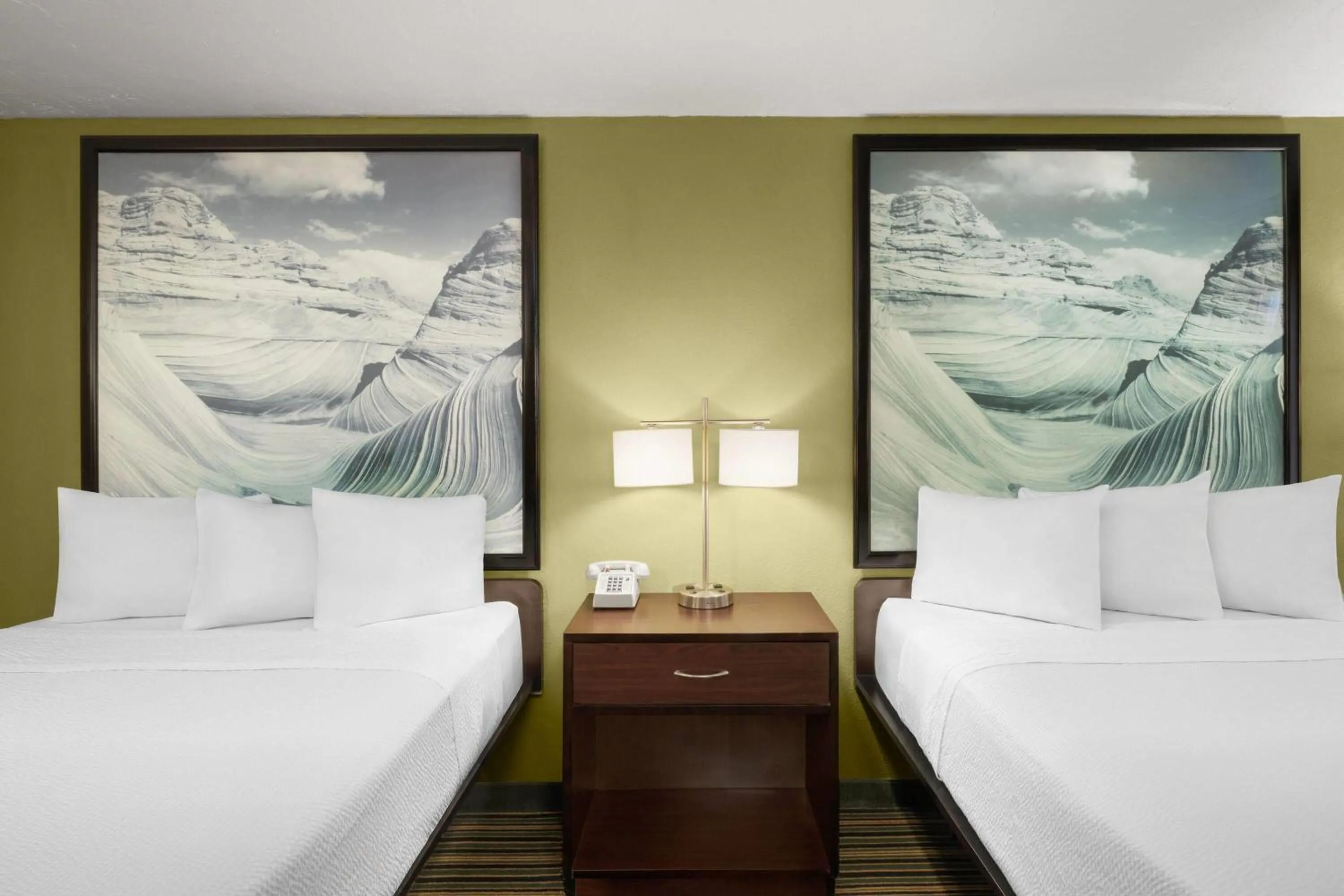 Photo of the whole room, Bed in Super 8 by Wyndham Casa Grande