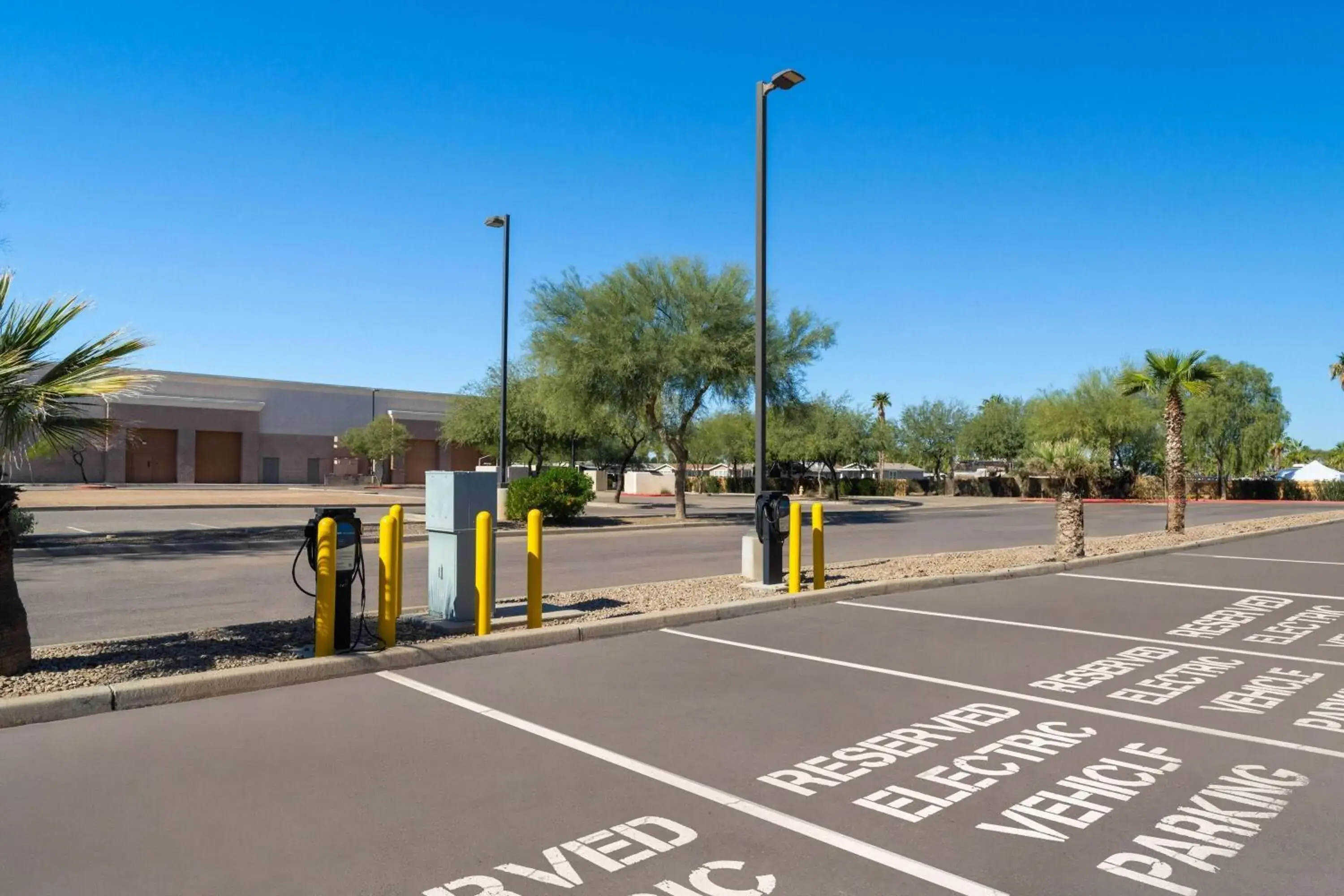 Property building in Super 8 by Wyndham Casa Grande Property building in Super 8 by Wyndham Casa Grande