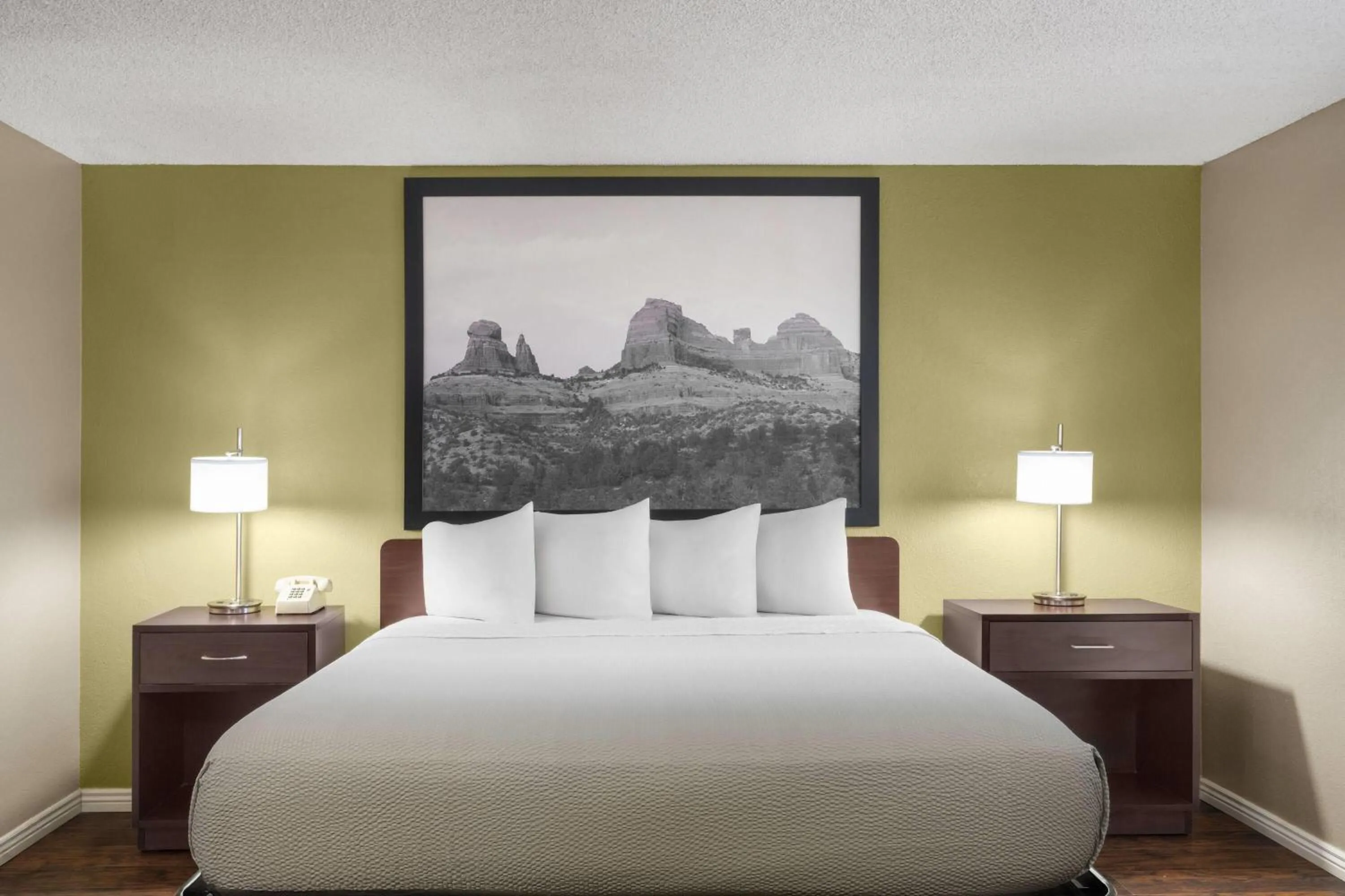 Photo of the whole room, Bed in Super 8 by Wyndham Casa Grande